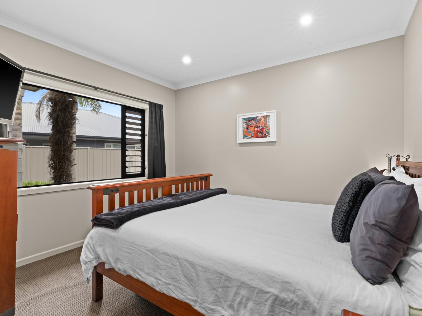 6 Lowry Place, Frimley