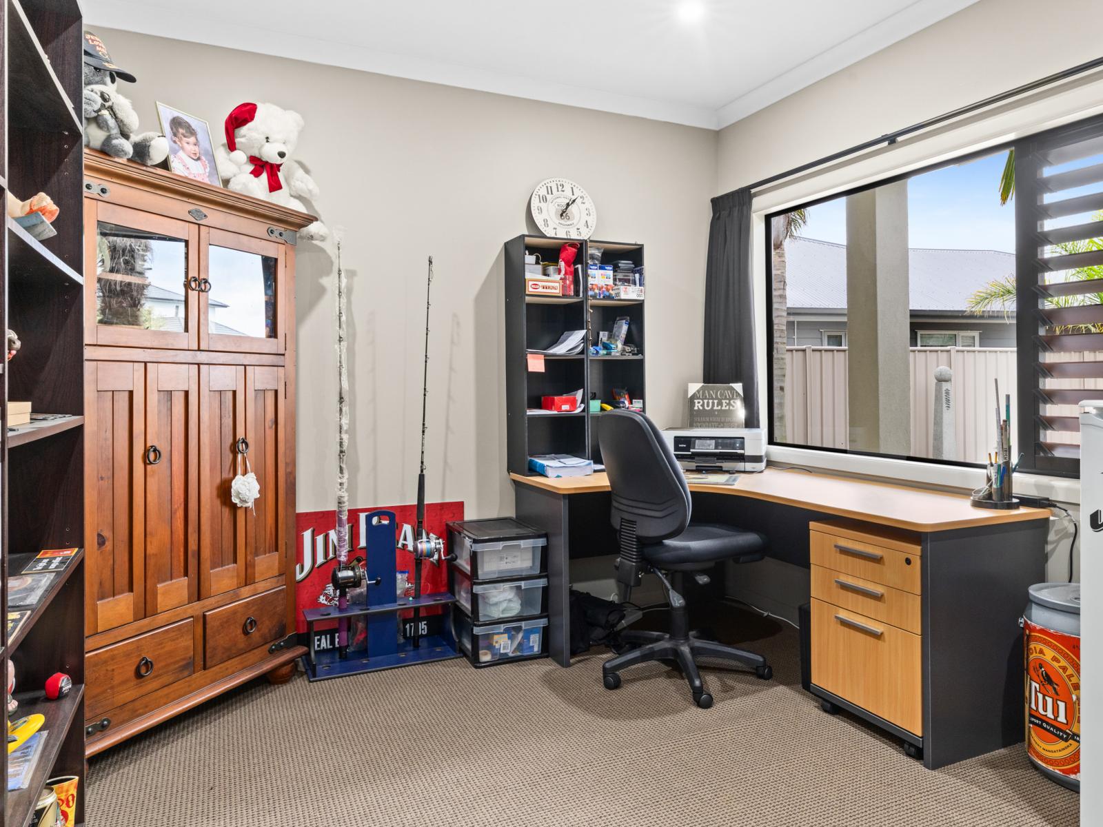 6 Lowry Place, Frimley