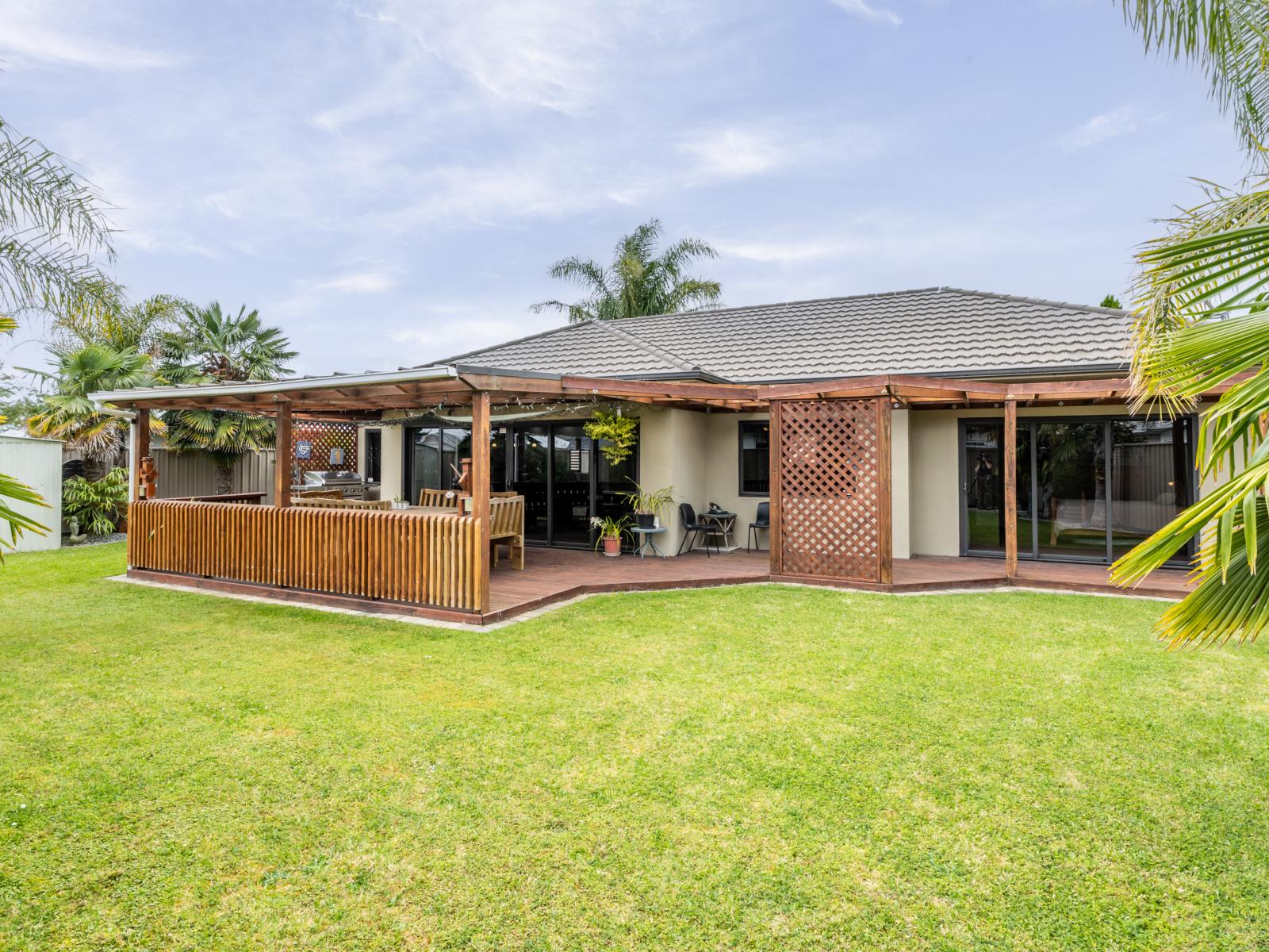 6 Lowry Place, Frimley