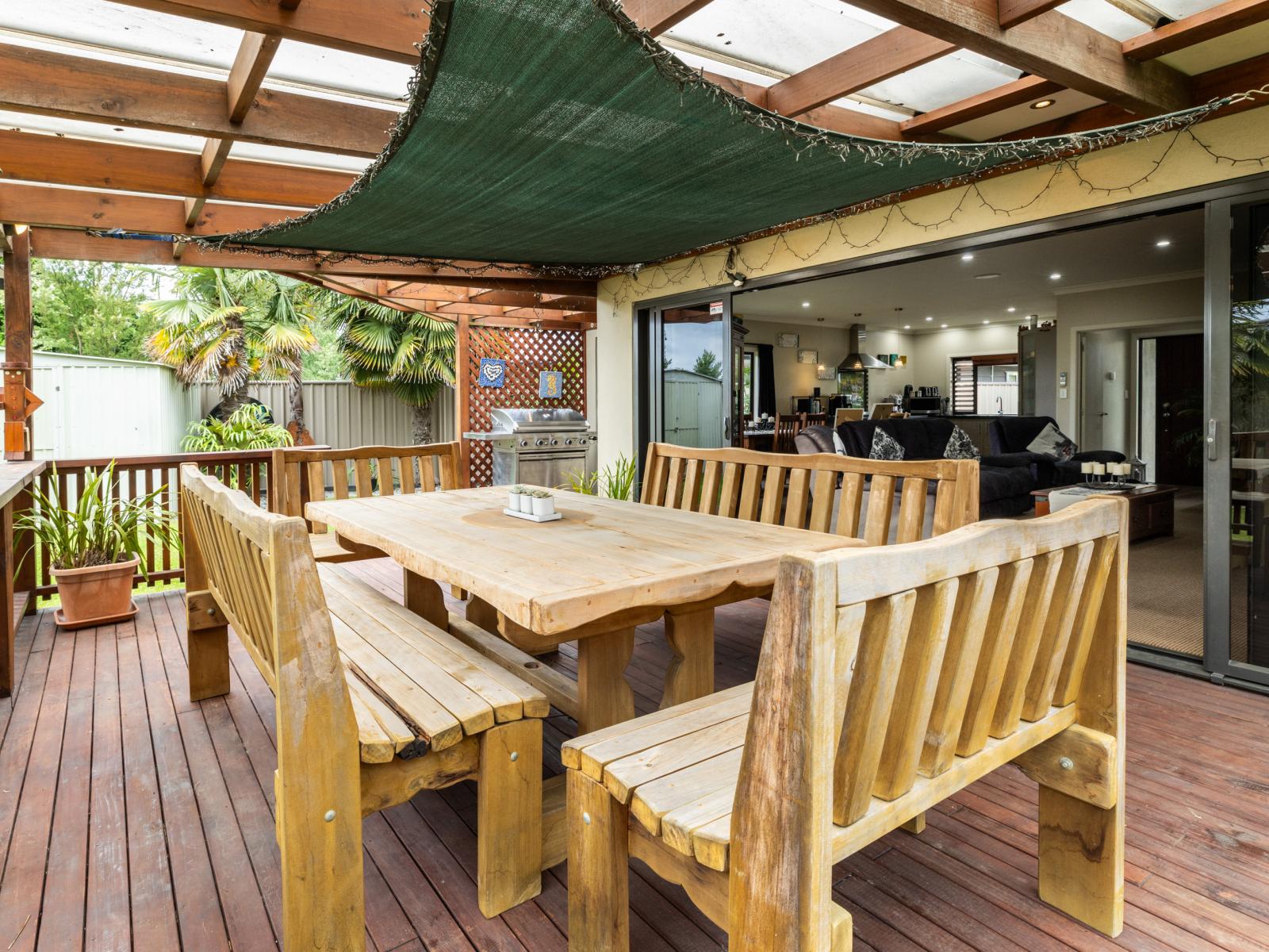 6 Lowry Place, Frimley