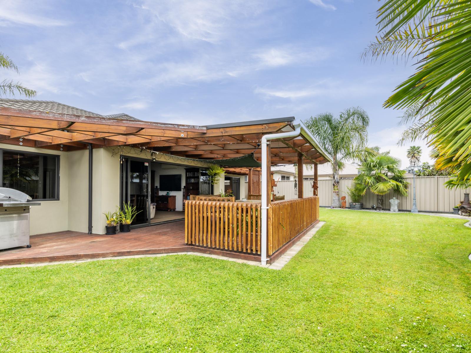 6 Lowry Place, Frimley