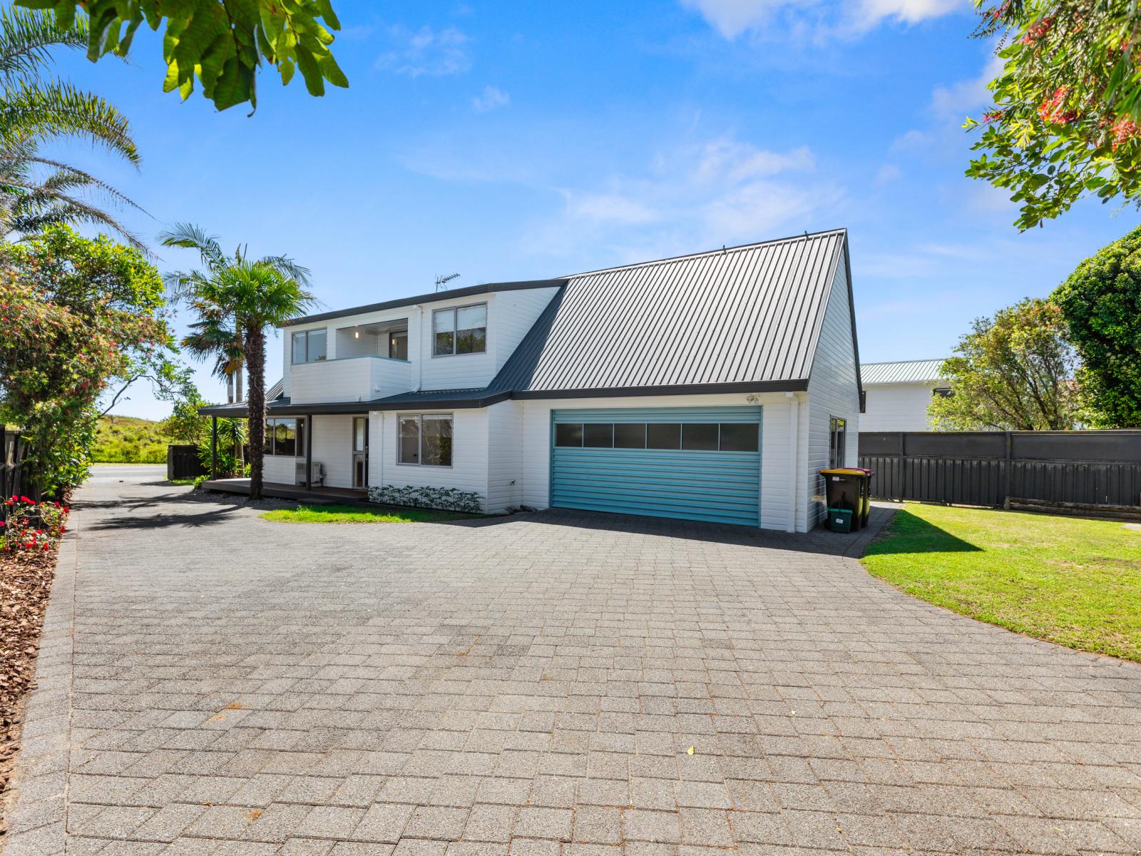 338 Papamoa Beach Road, Papamoa Beach