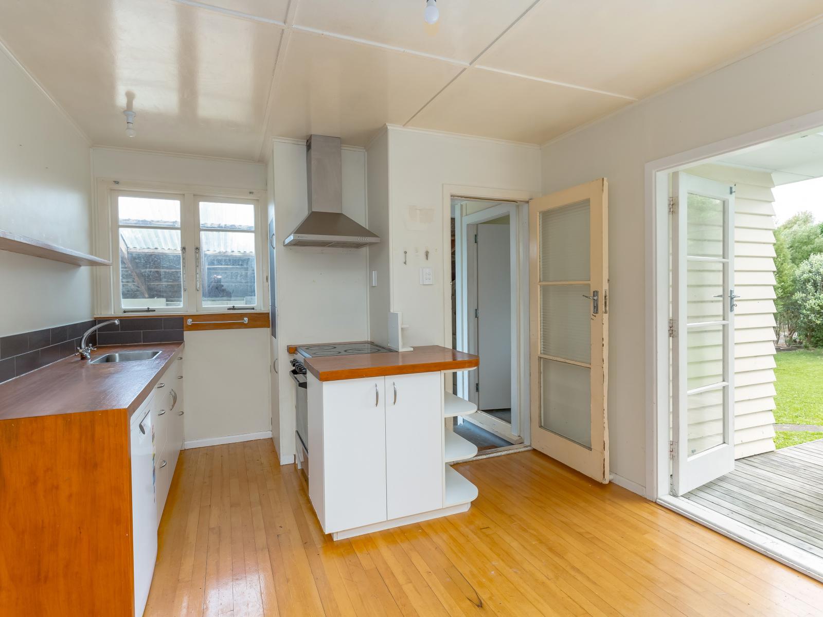 38 Woodward St, Featherston