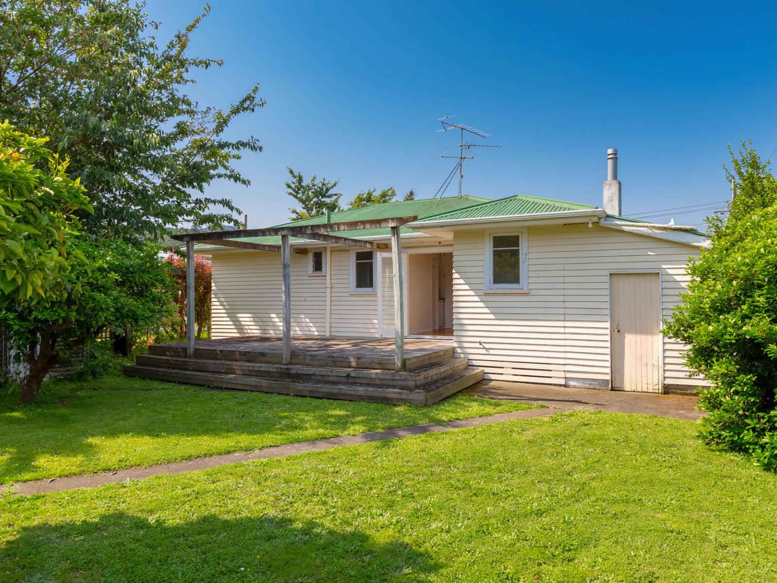 38 Woodward St, Featherston