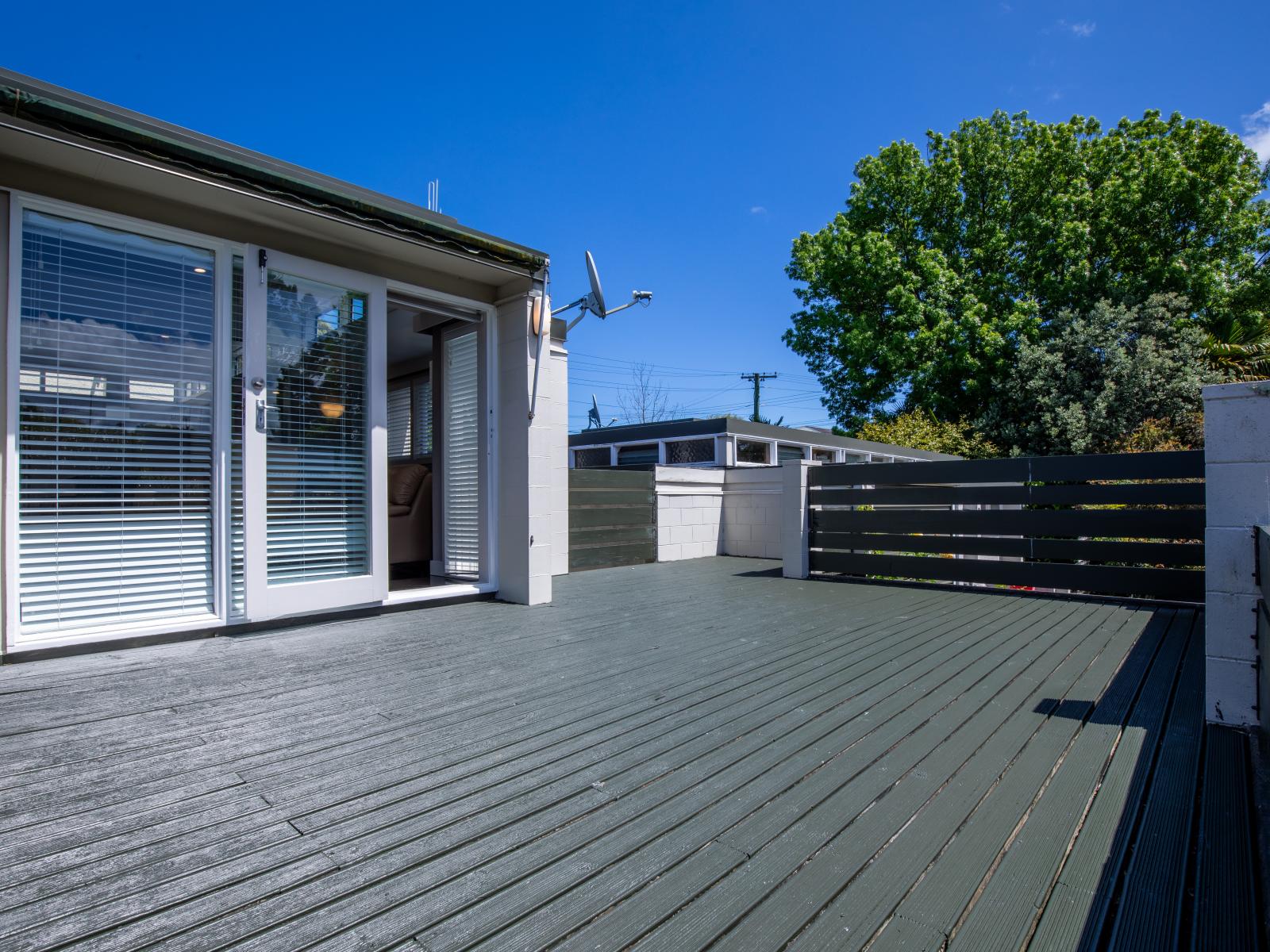 8C Brassey Road, St Johns Hill