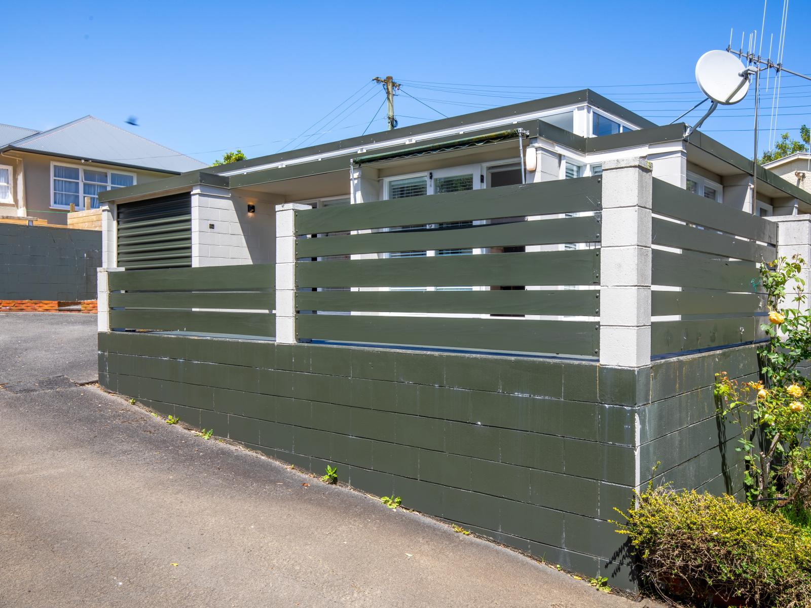 8C Brassey Road, St Johns Hill