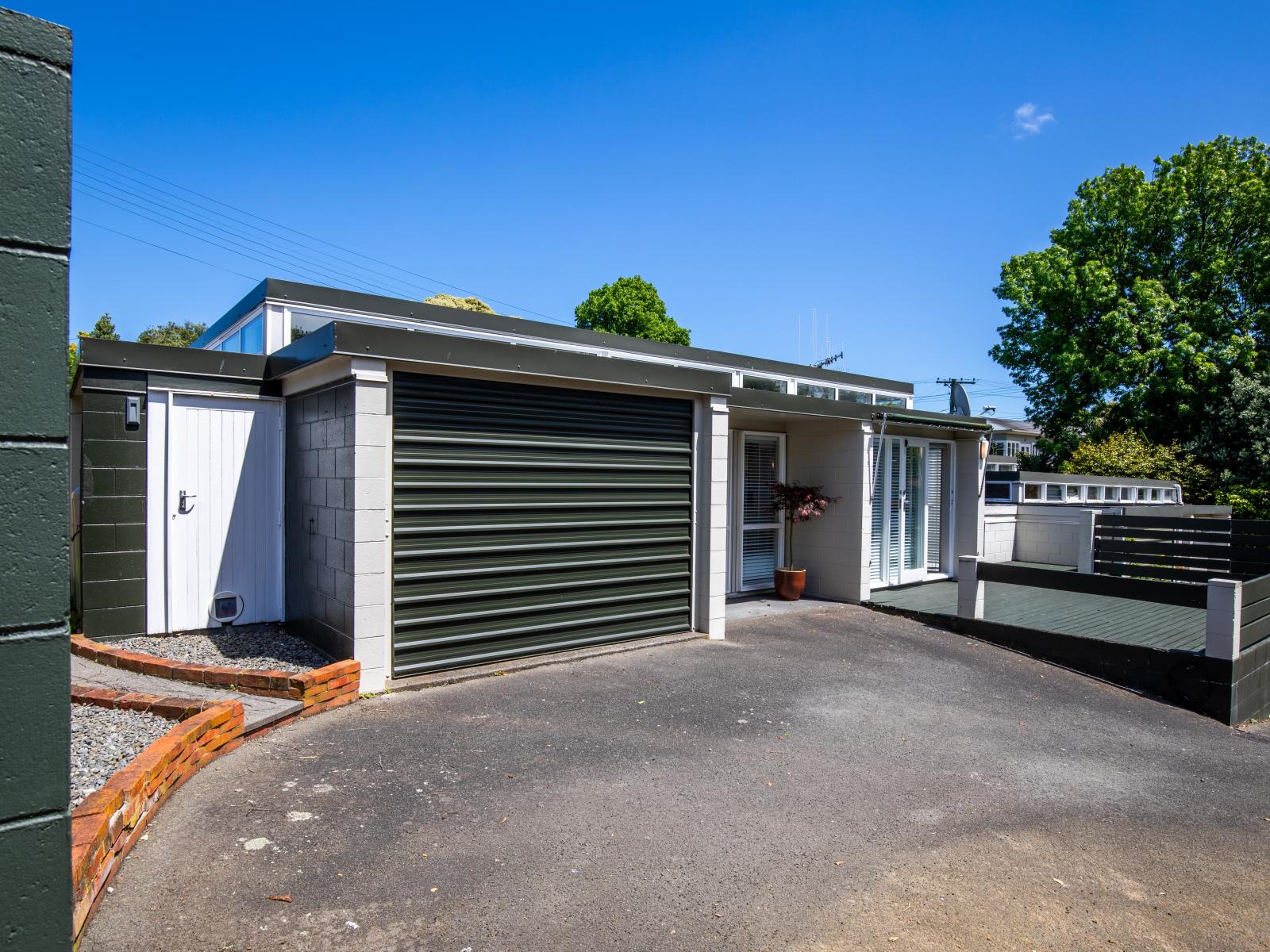 8C Brassey Road, St Johns Hill