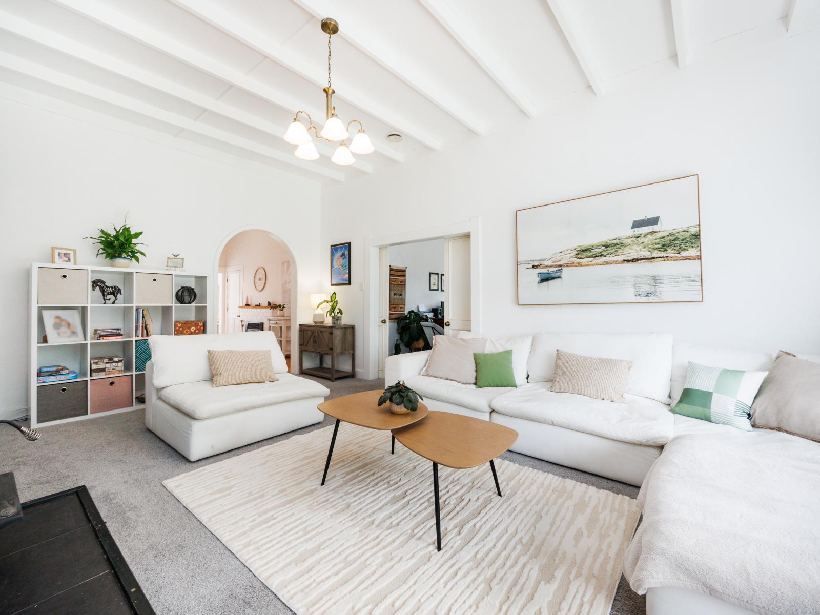 1435 Waughs Road, Aorangi