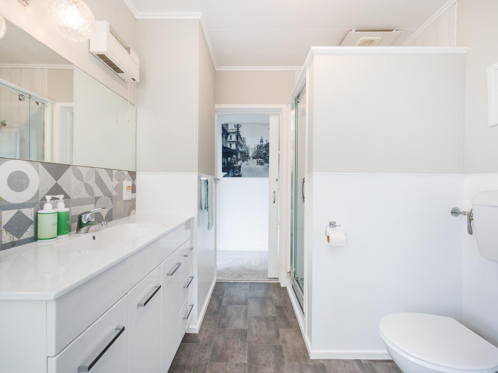 1435 Waughs Road, Aorangi