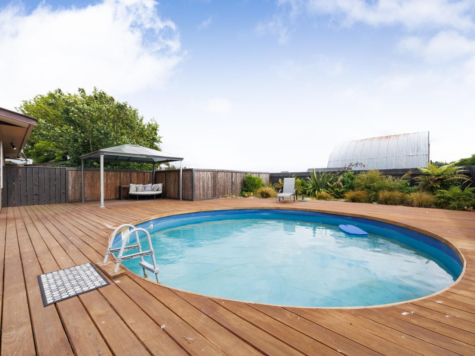 1435 Waughs Road, Aorangi