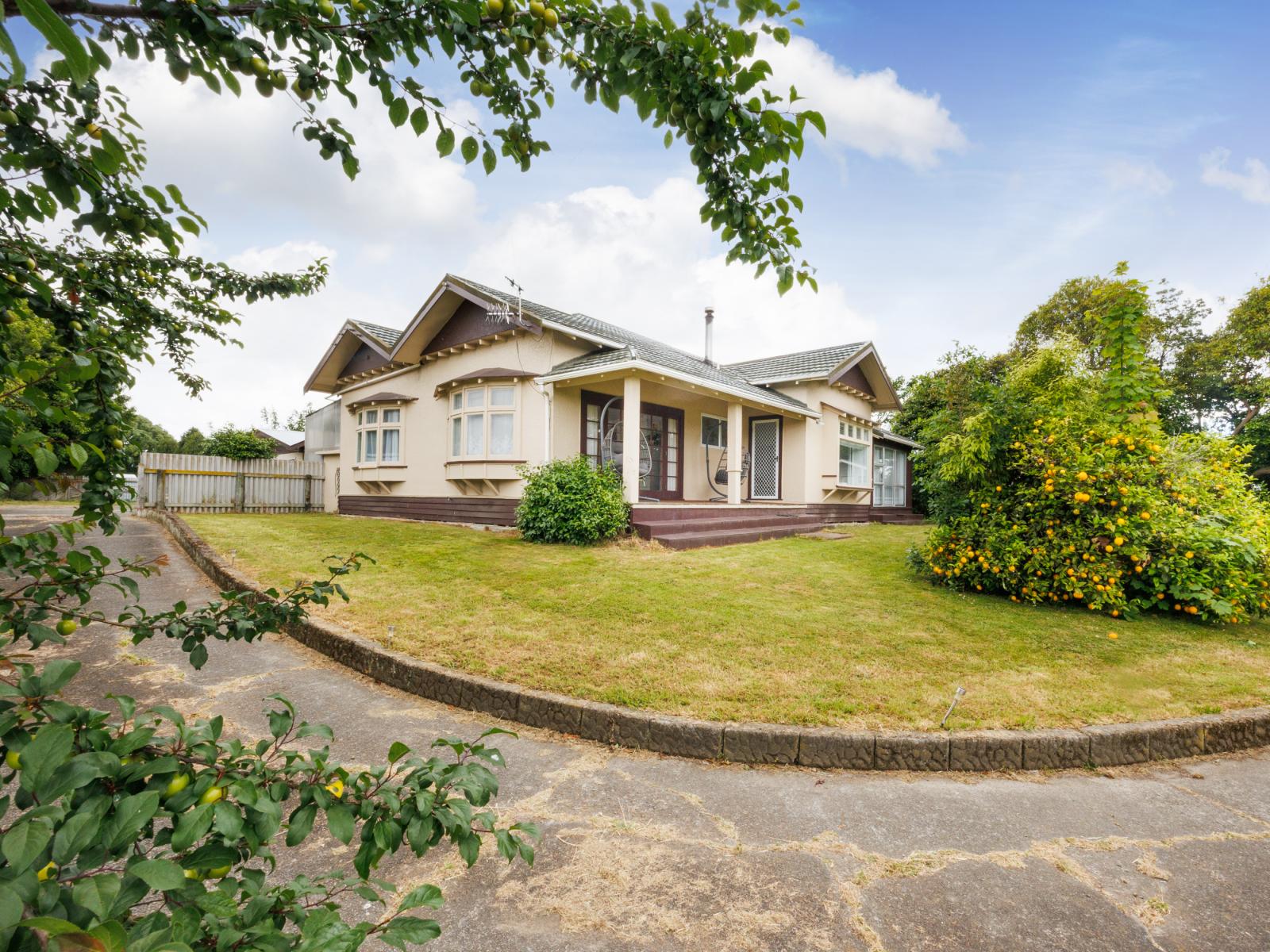 1435 Waughs Road, Aorangi