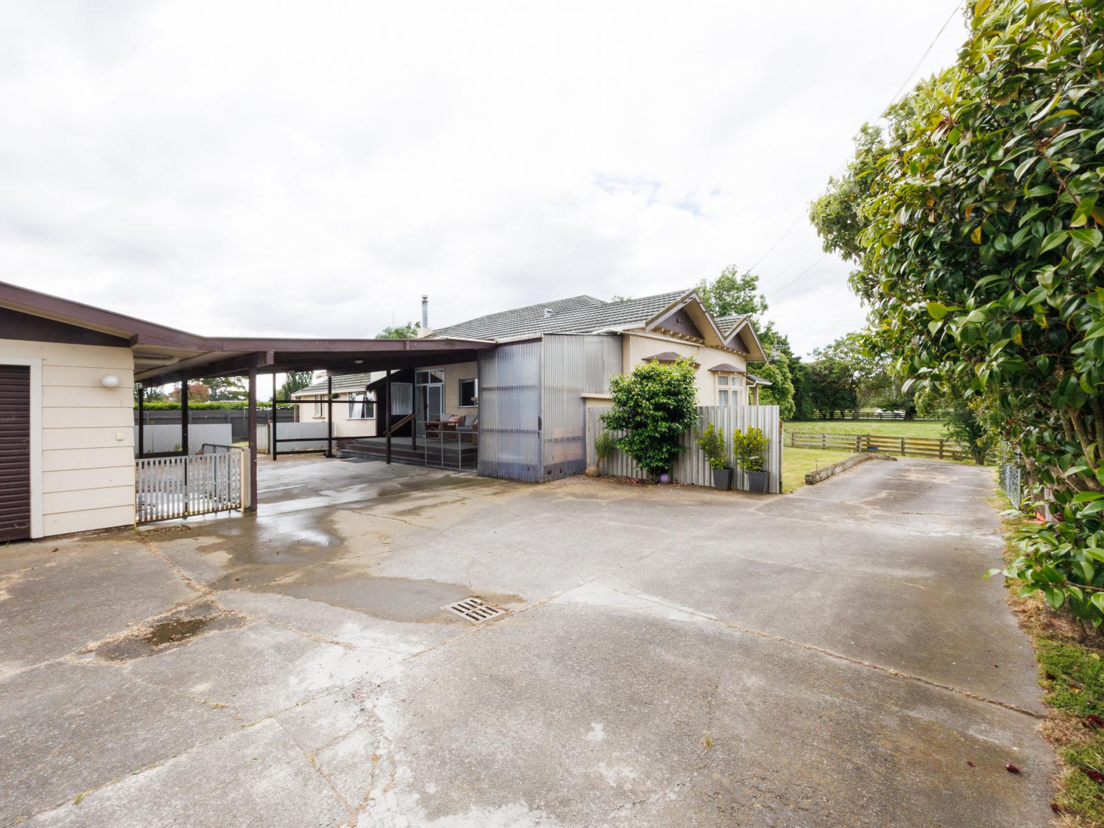 1435 Waughs Road, Aorangi