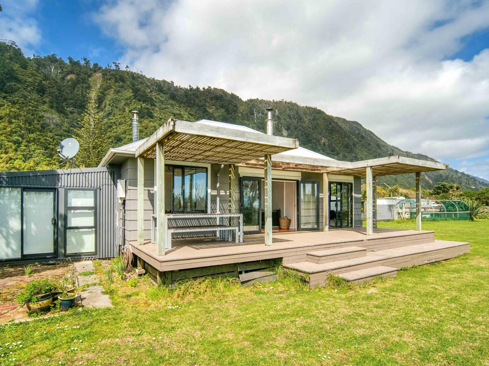 57 New Road, Granity