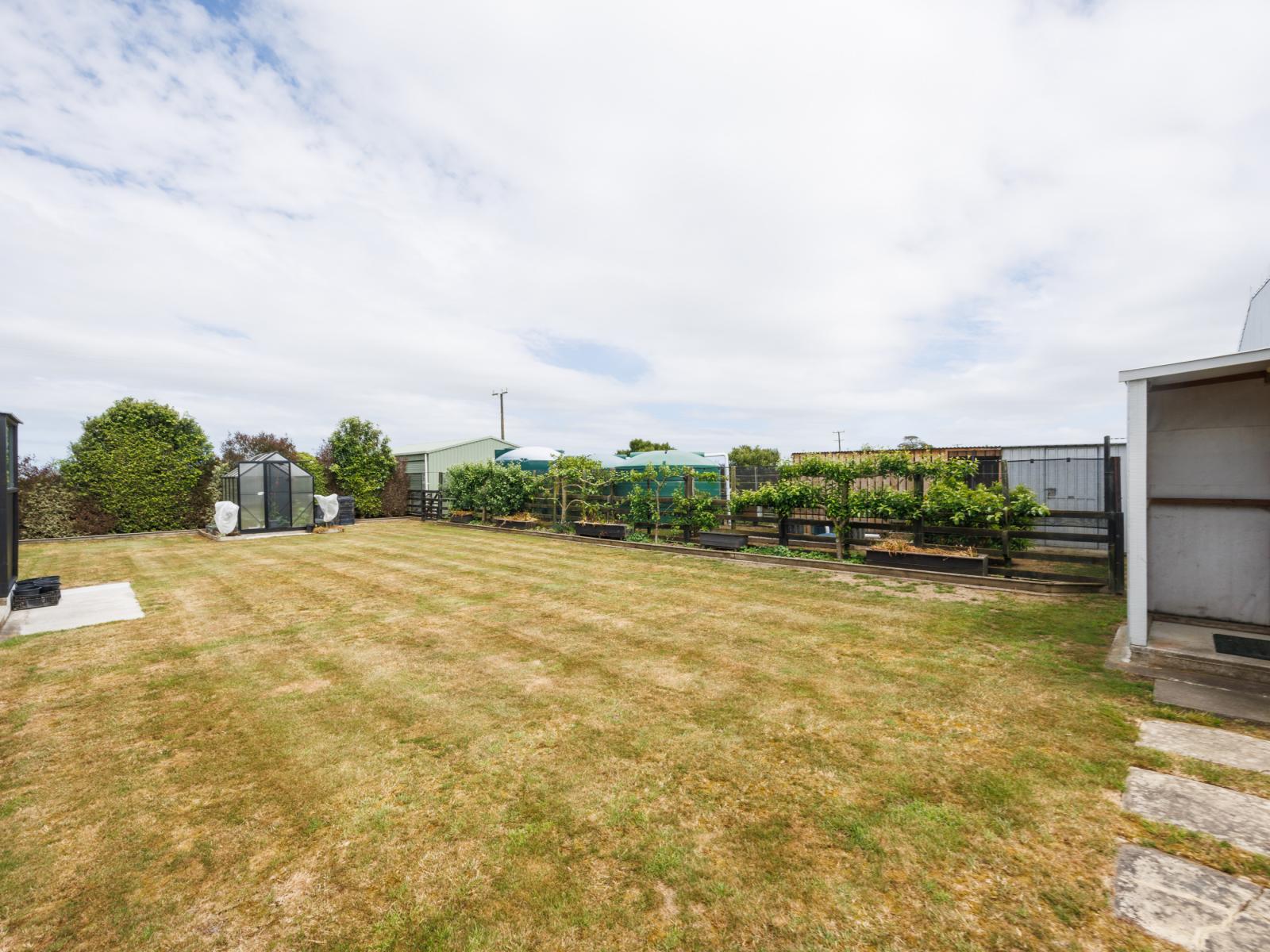 271 Reid Line East, Aorangi