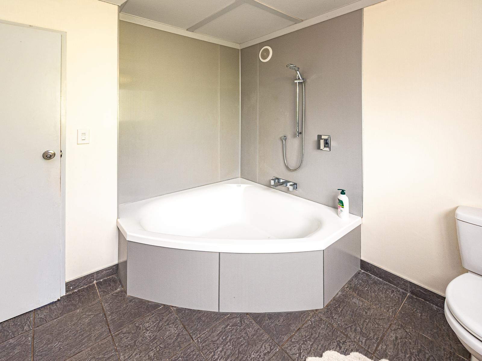 10 D'arcy Road, Bastia Hill