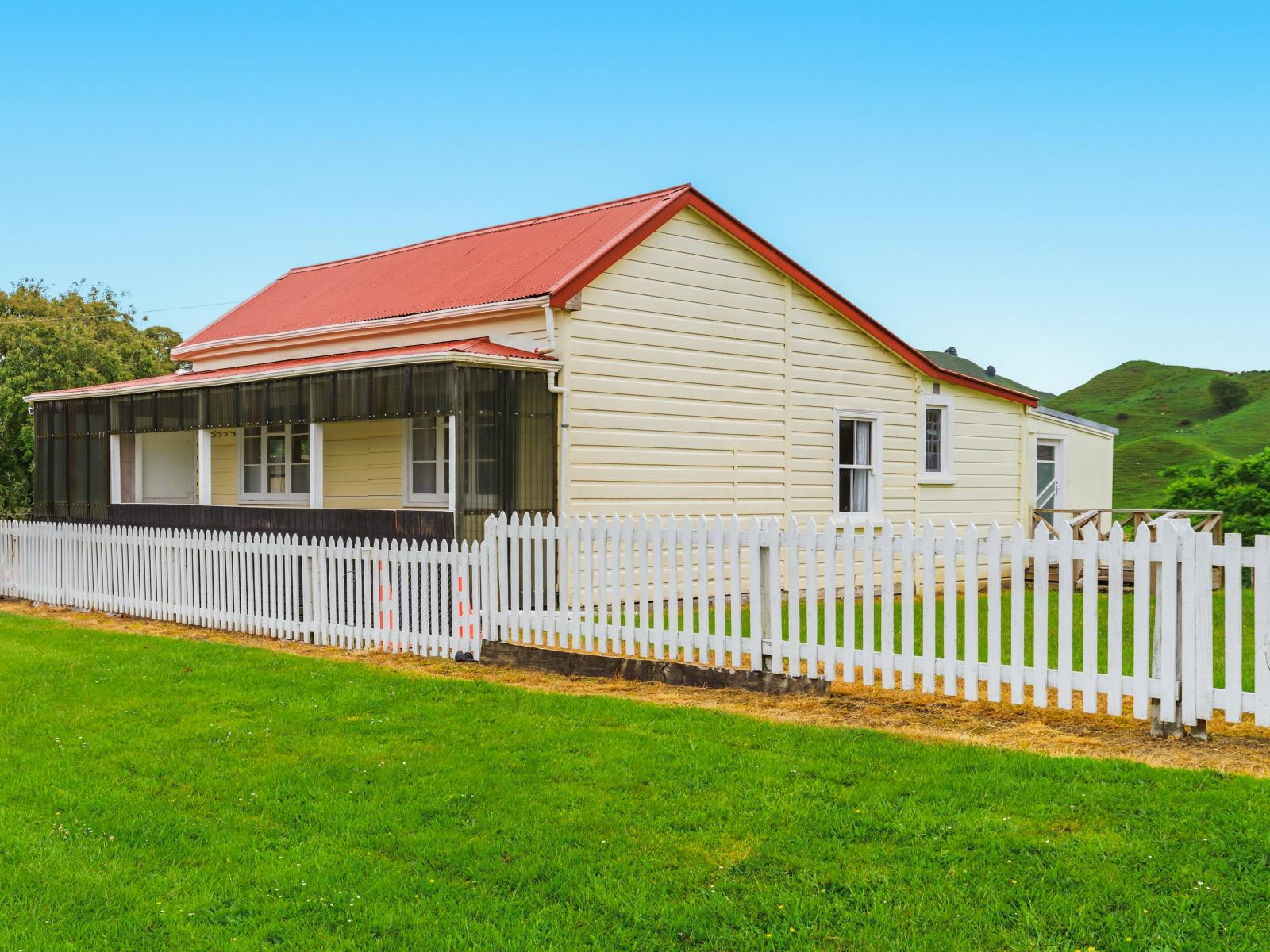 10 and 12 Phillips Street, Matiere