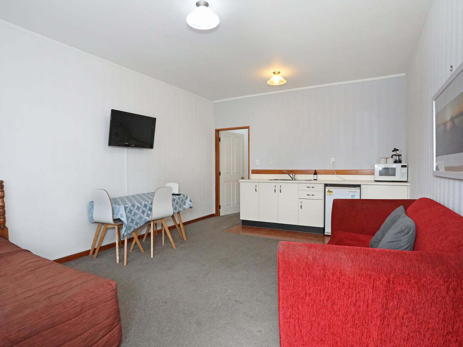 305/307 Fitzherbert Avenue, West End