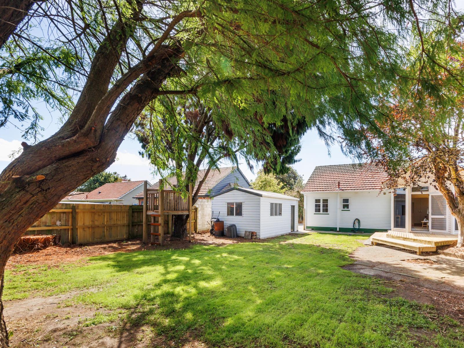 258 College Street, West End