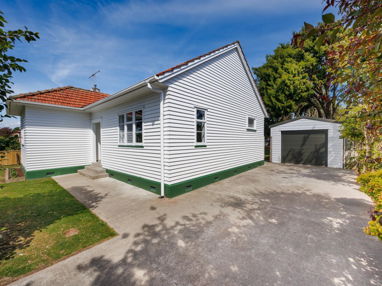 258 College Street, West End