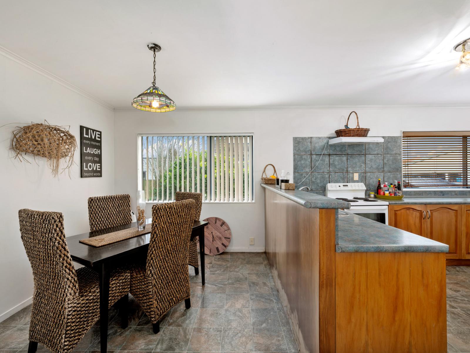 48 Robinson Avenue, Holdens Bay