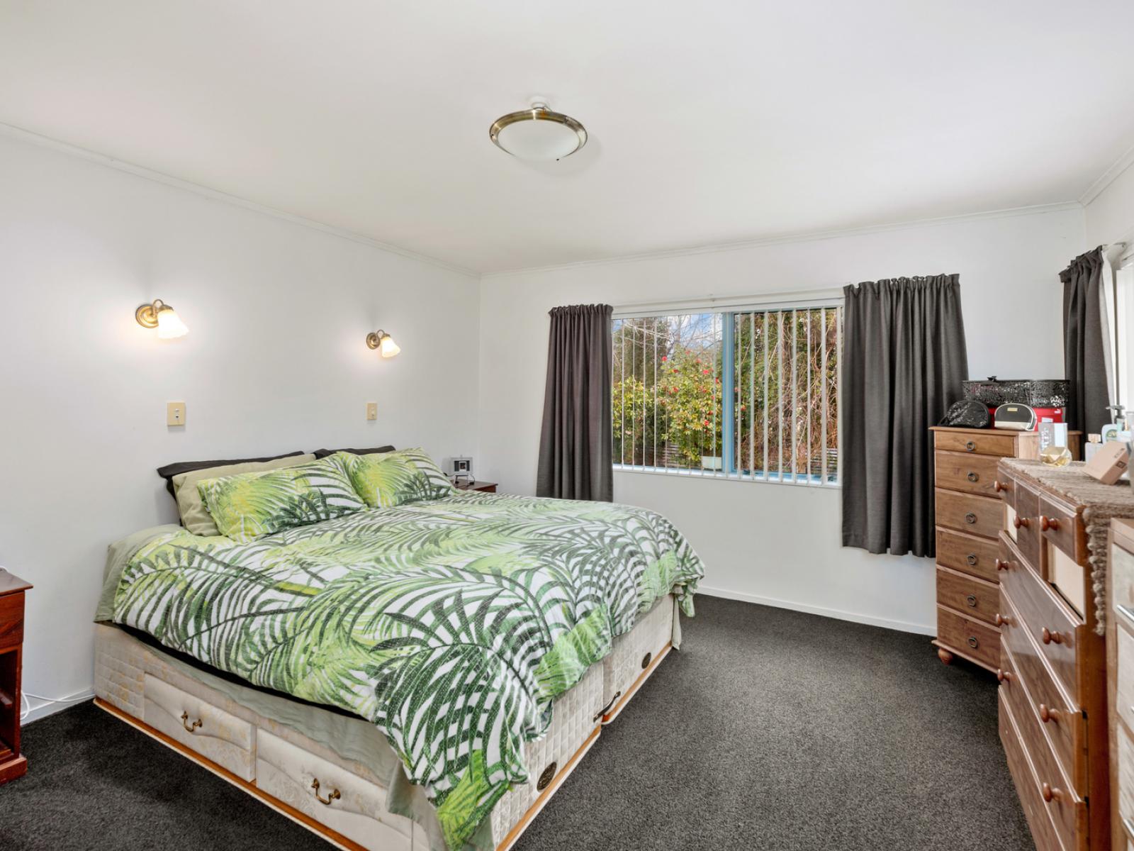 48 Robinson Avenue, Holdens Bay