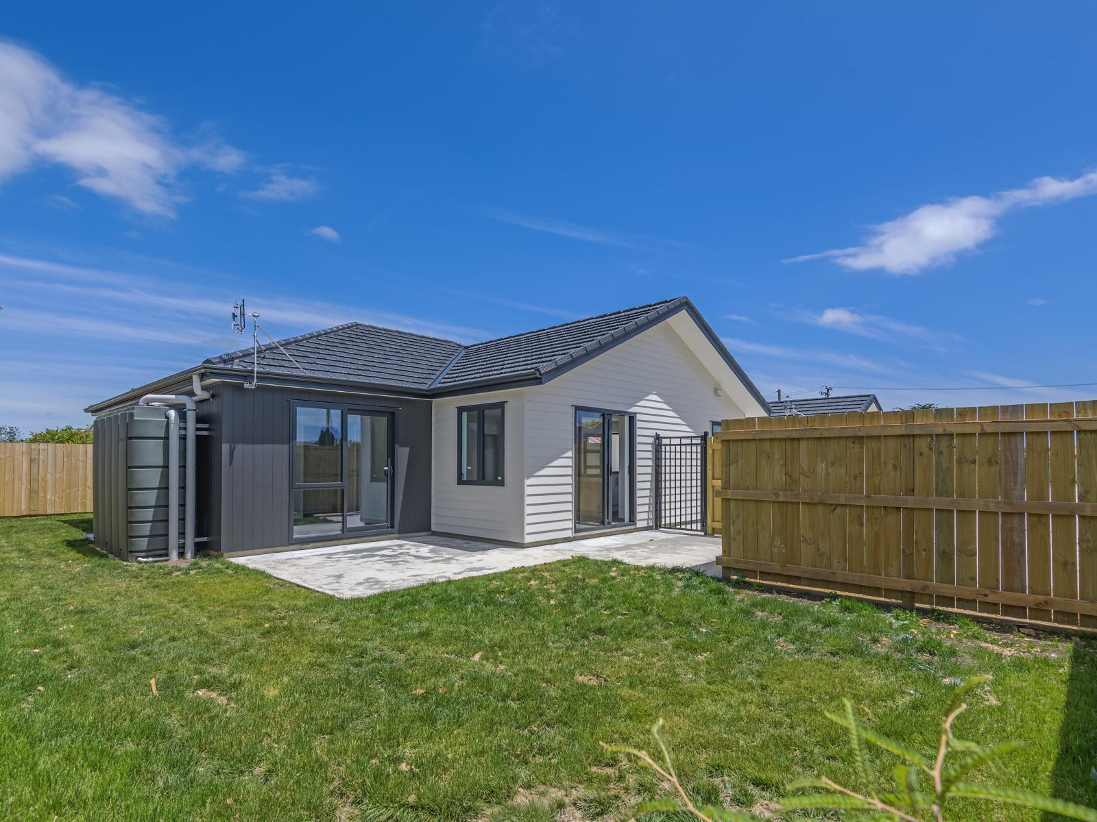 38 Hammond Street, Bulls