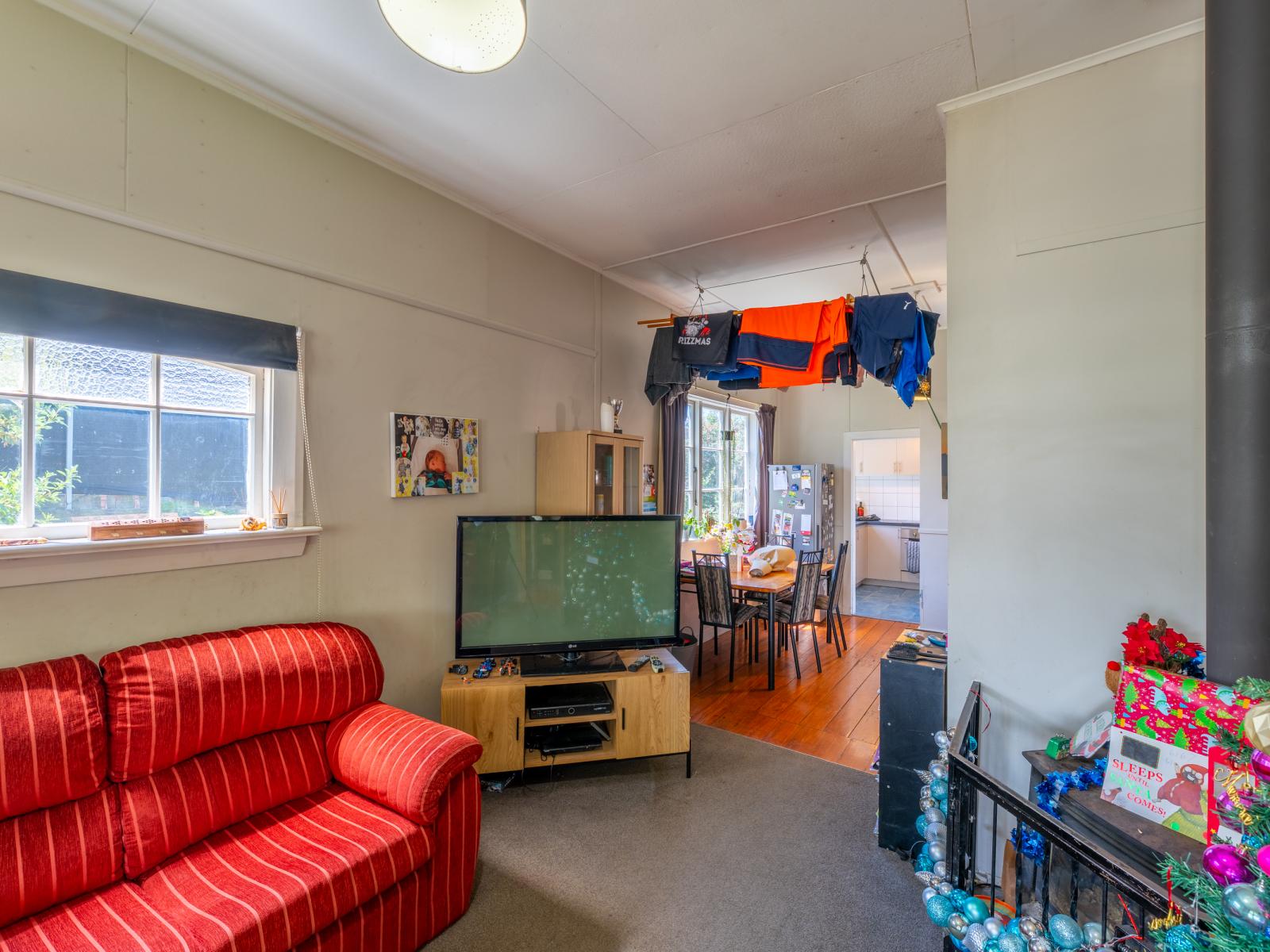 87 Avenue Road, West End