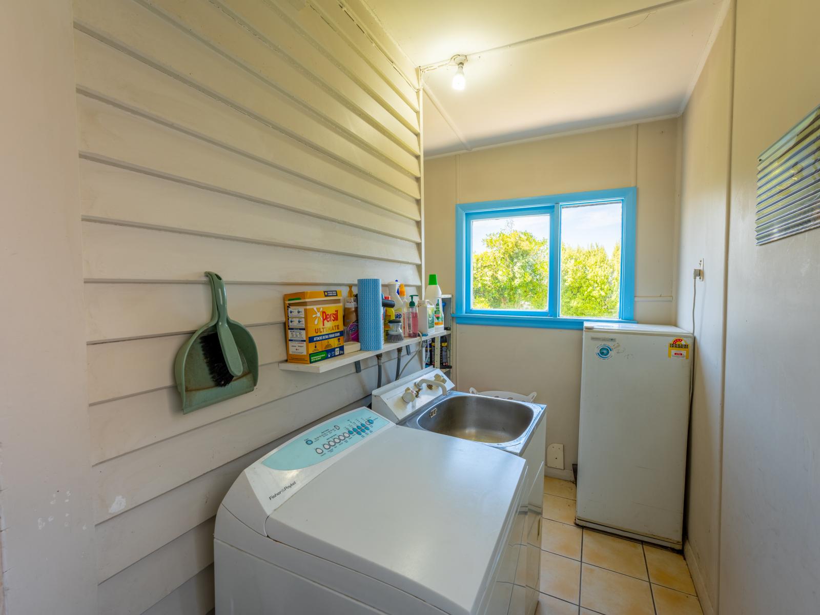 87 Avenue Road, West End