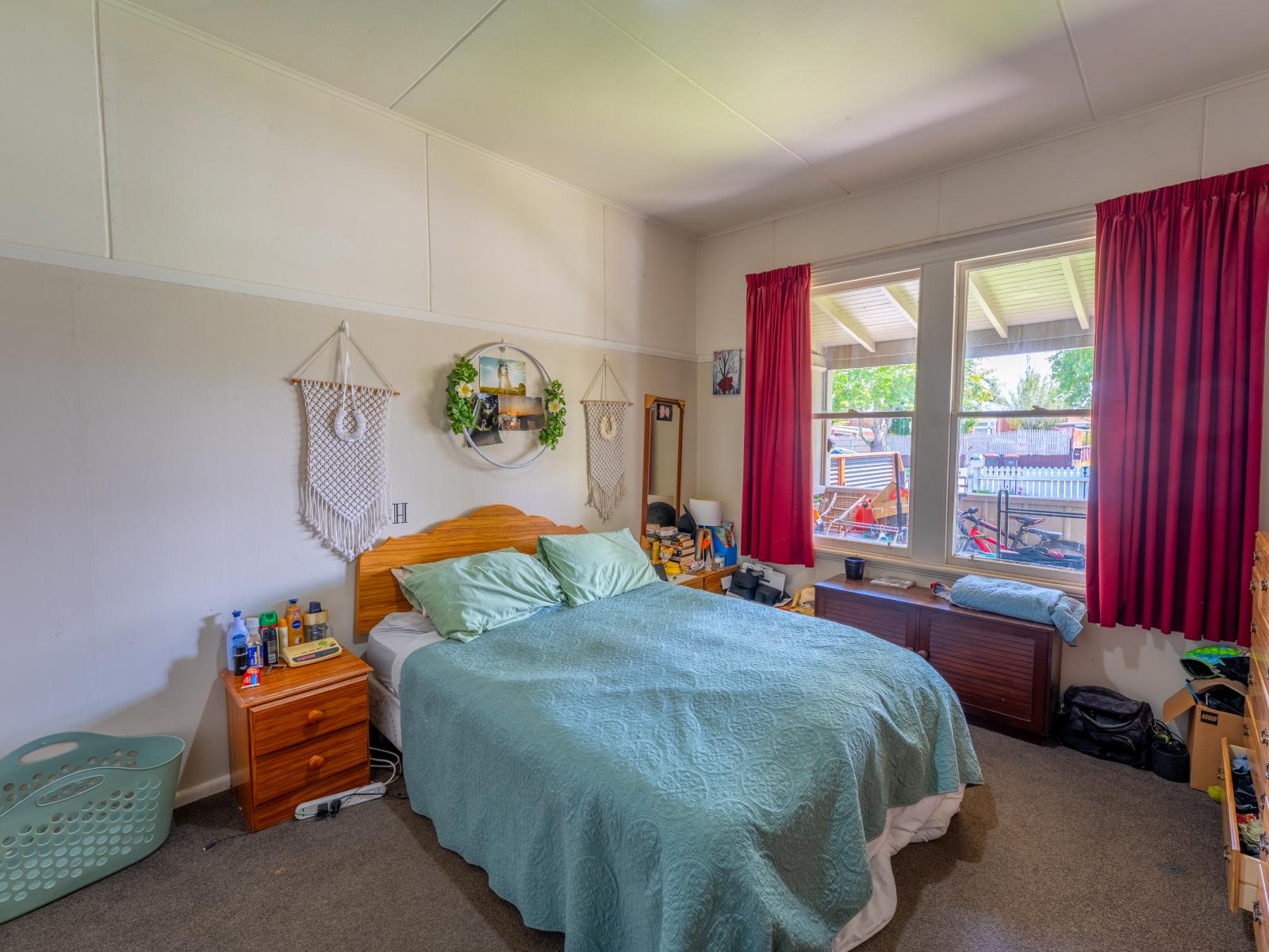 87 Avenue Road, West End