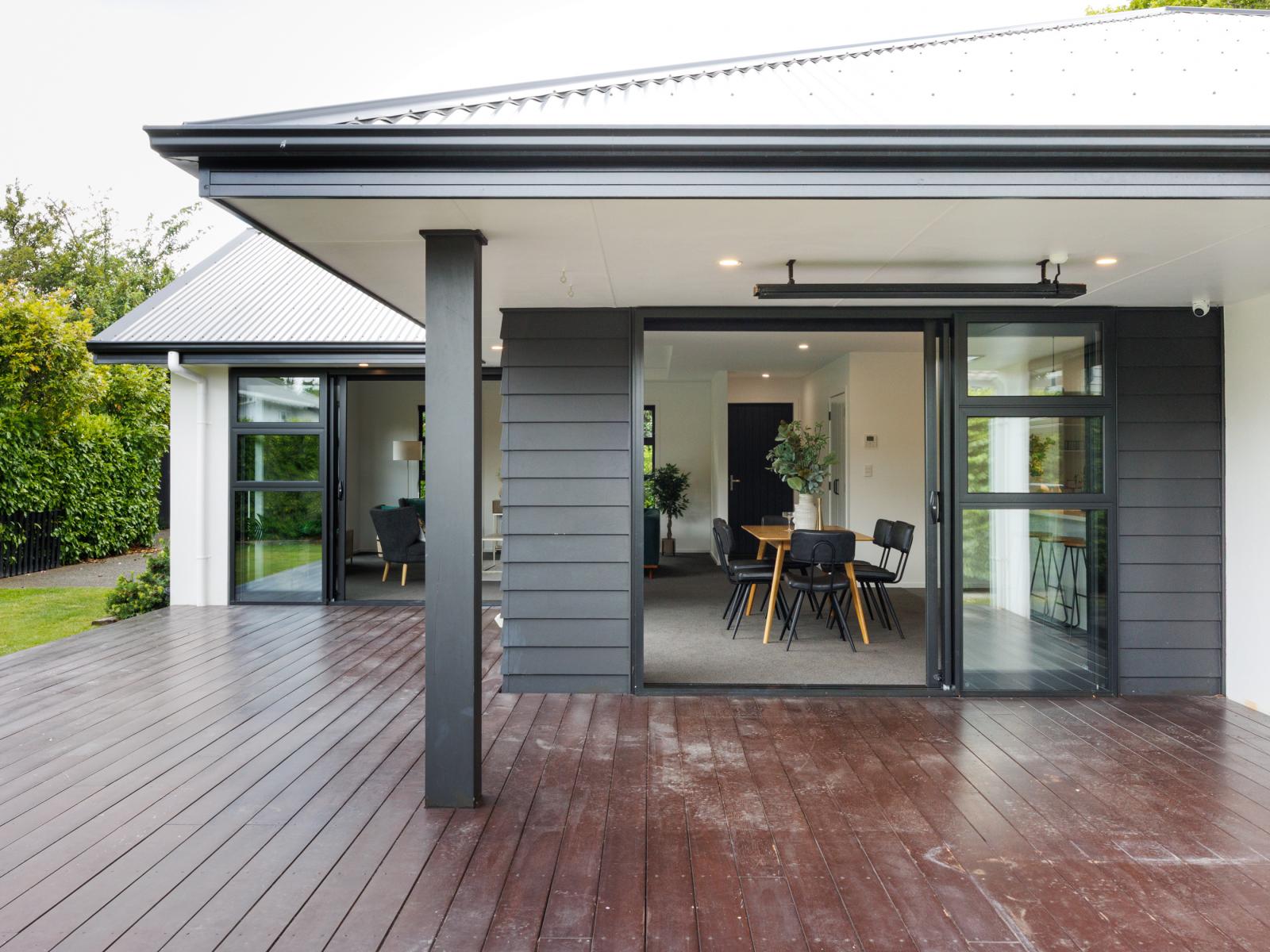 324A College Street, West End