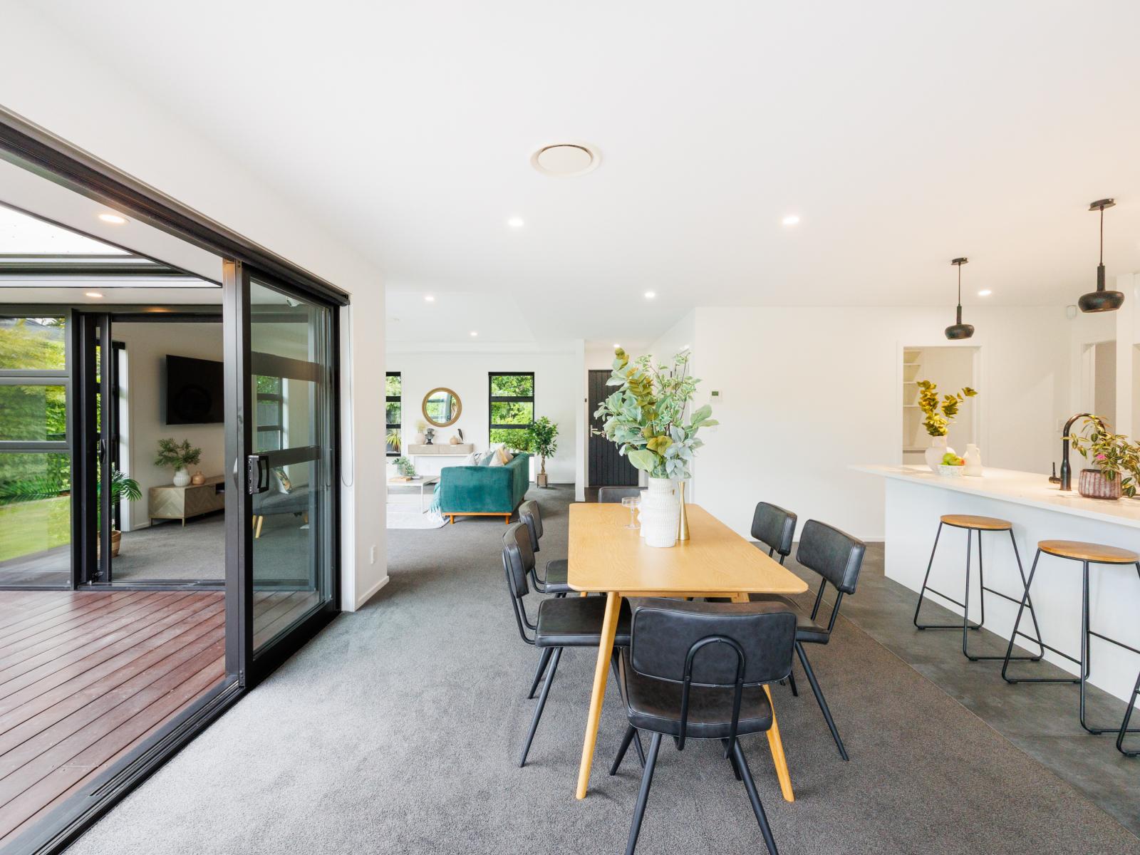 324A College Street, West End