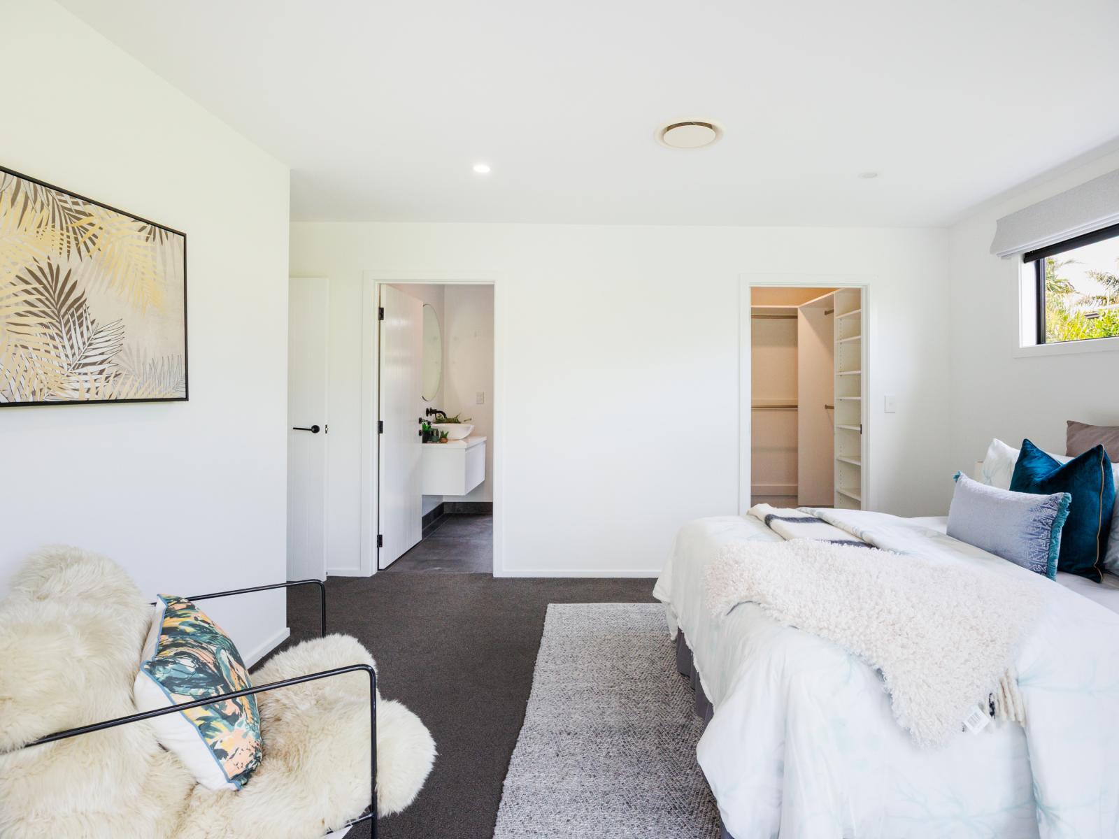 324A College Street, West End