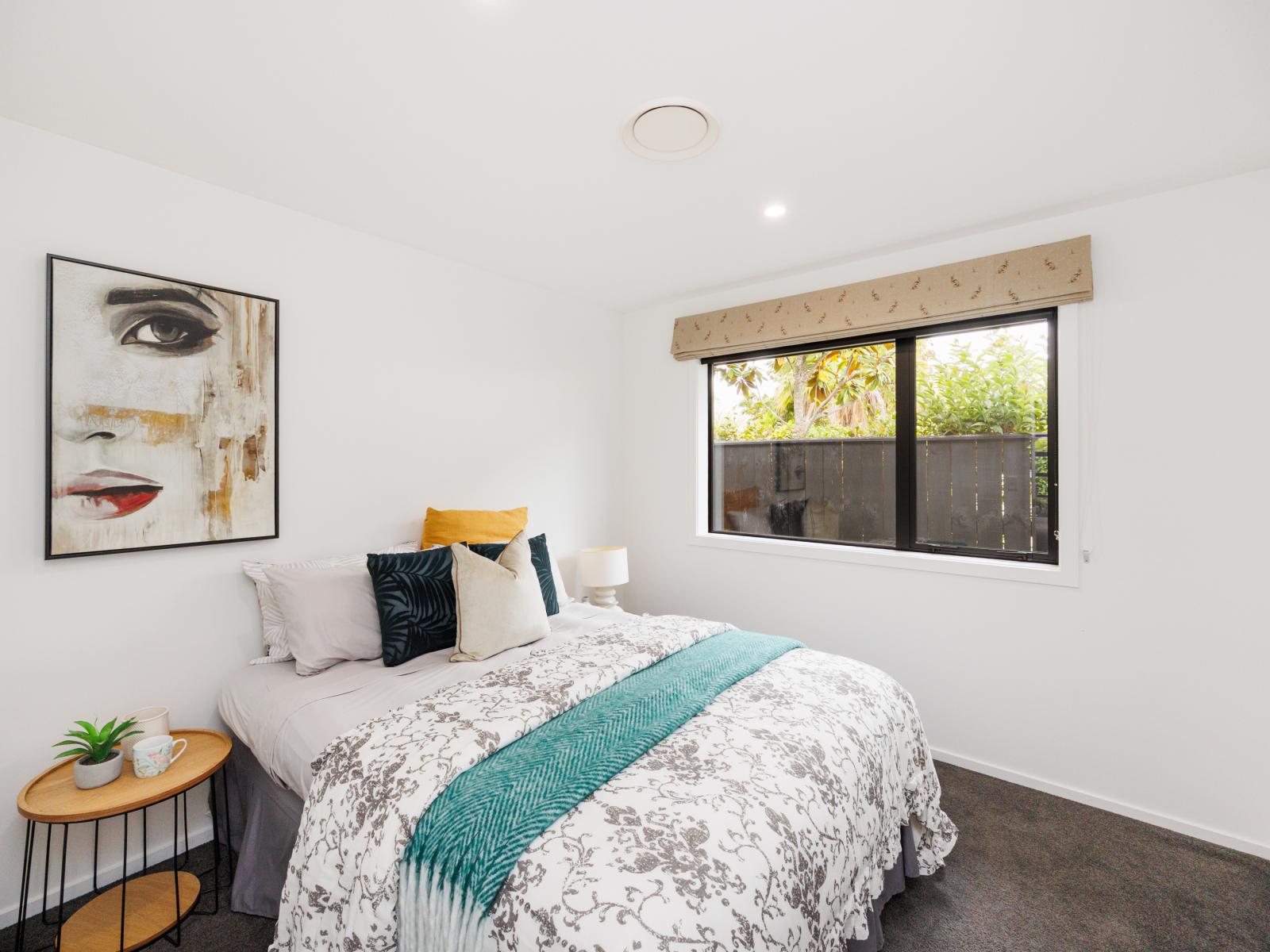 324A College Street, West End