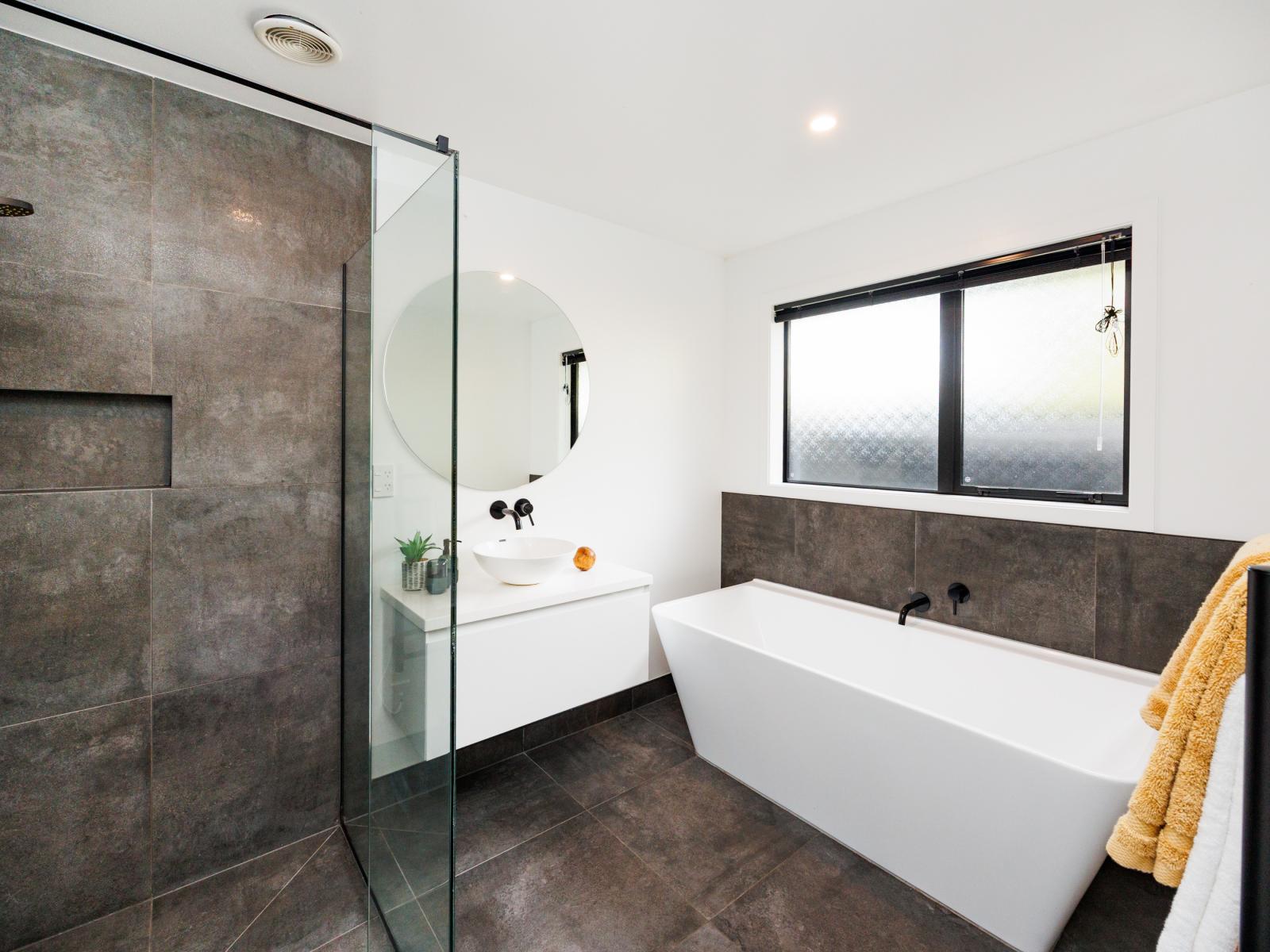 324A College Street, West End