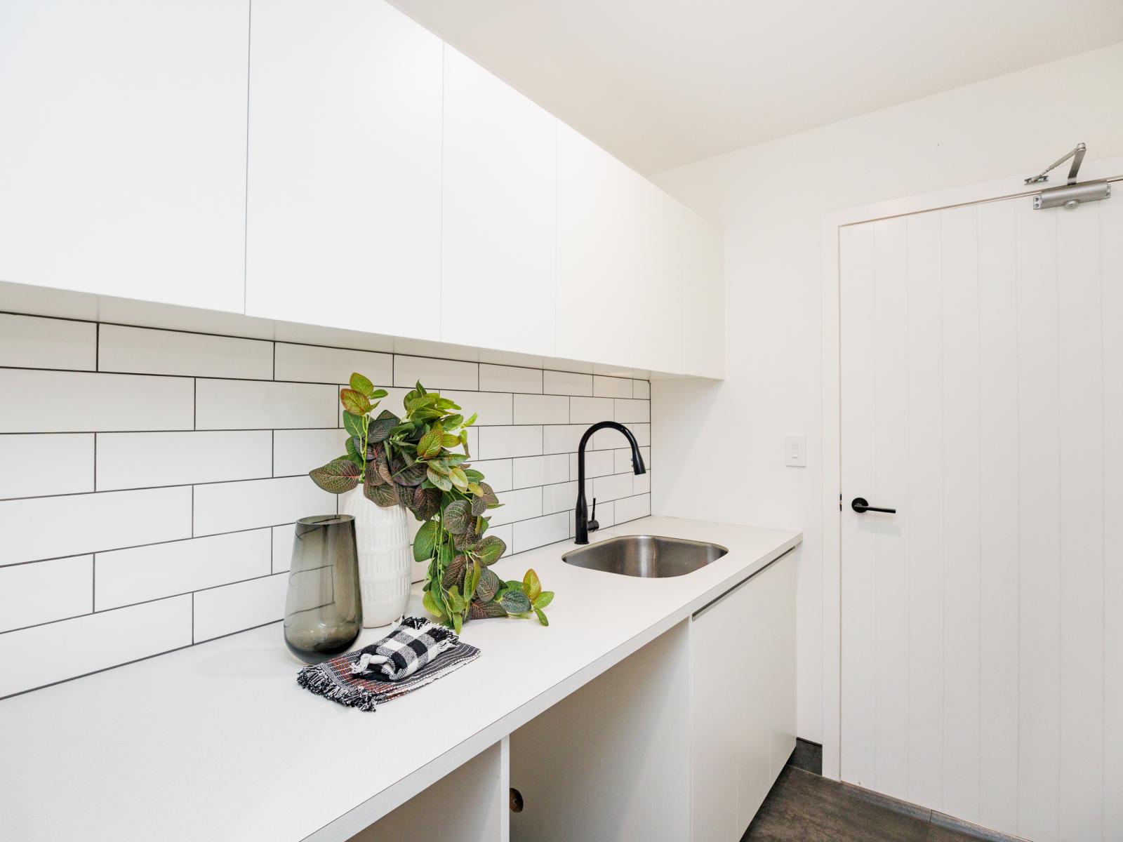 324A College Street, West End