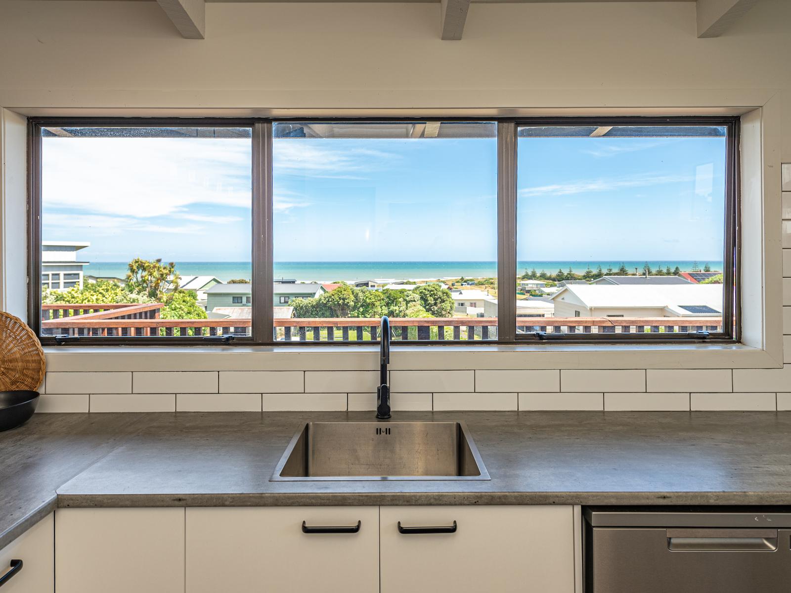 14 Okiwa Terrace, Waiinu Beach