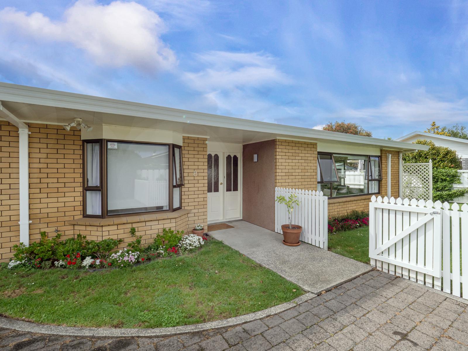 8 Conrad Place, Leamington