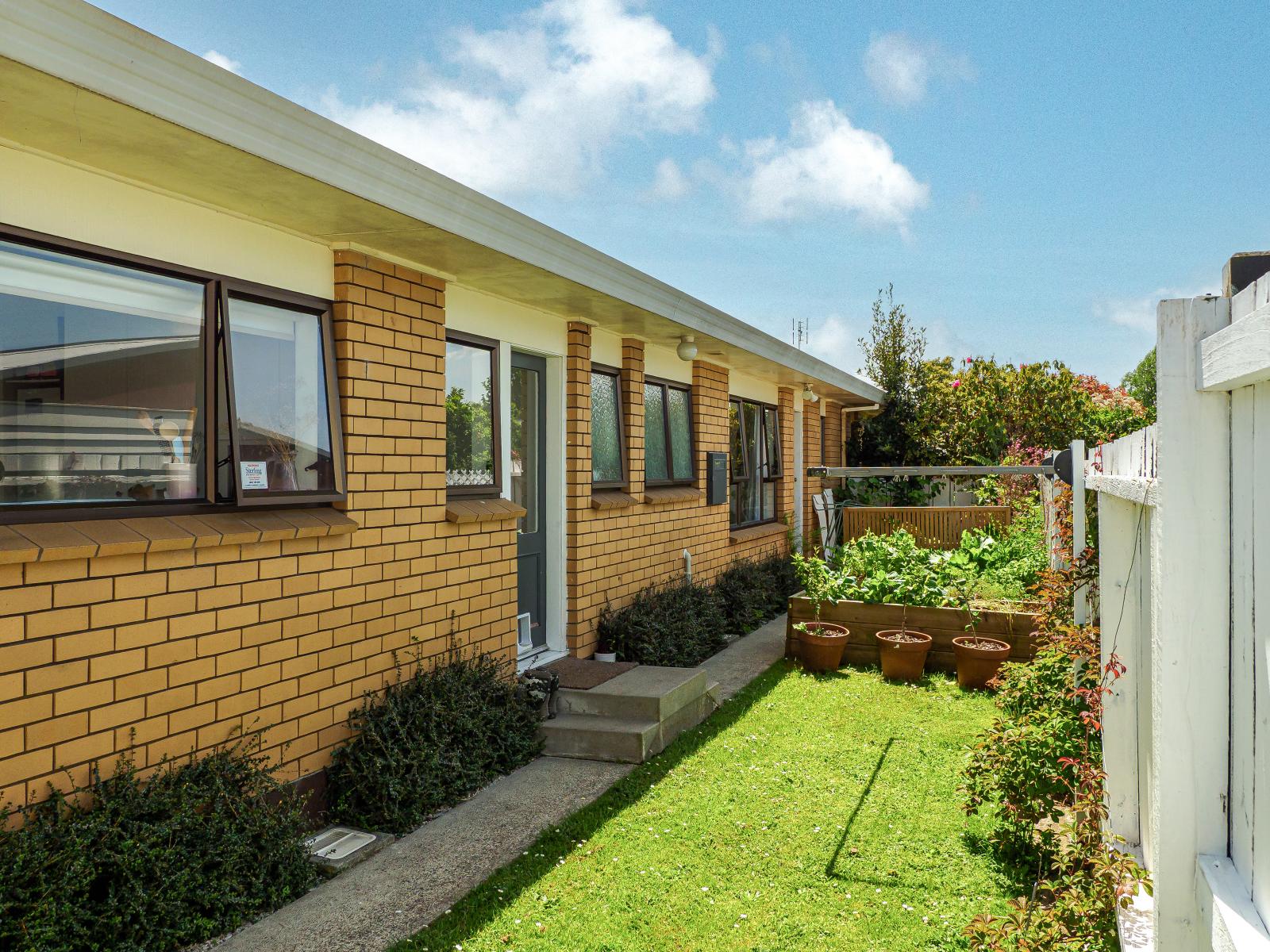 8 Conrad Place, Leamington