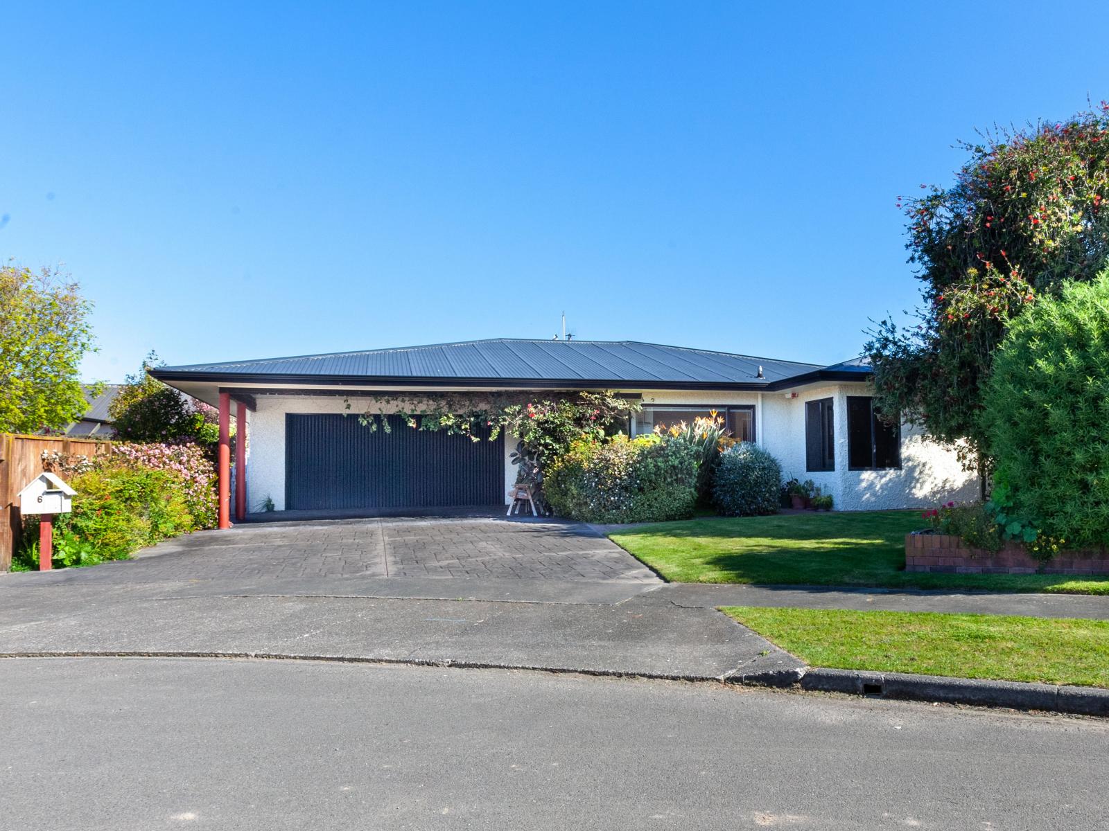 6 Bishops Close, Greenmeadows