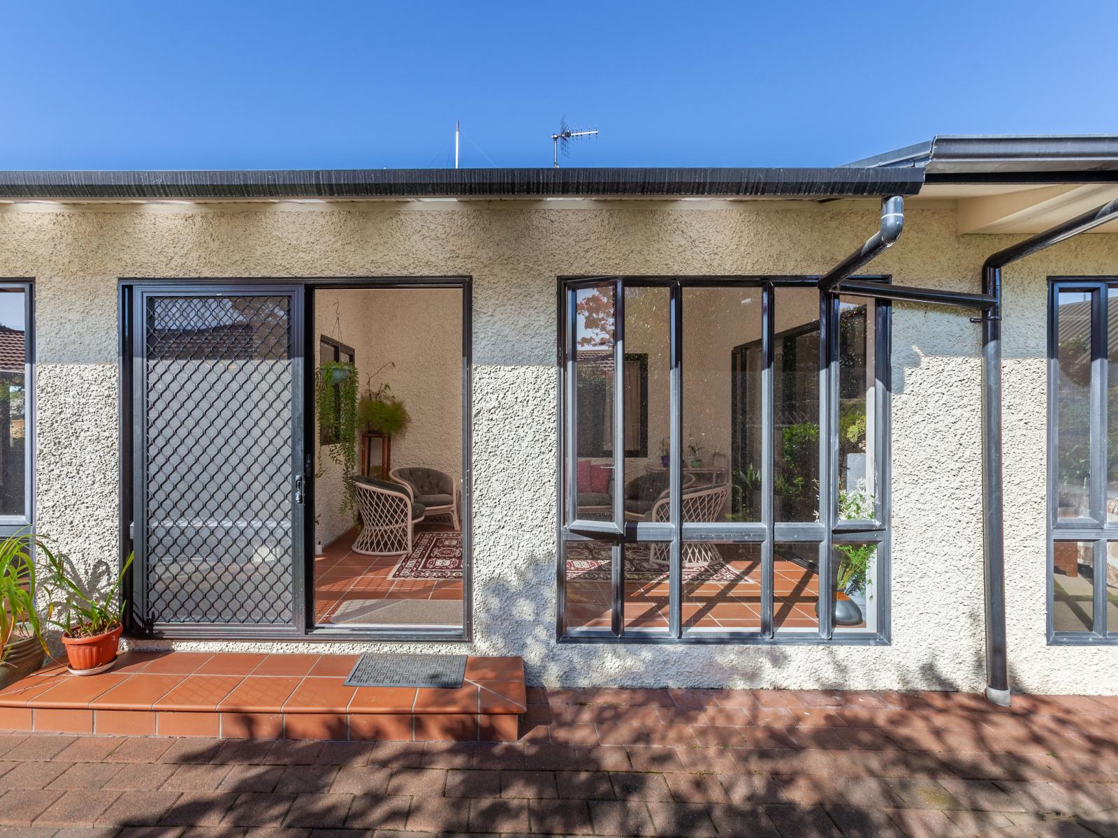 6 Bishops Close, Greenmeadows