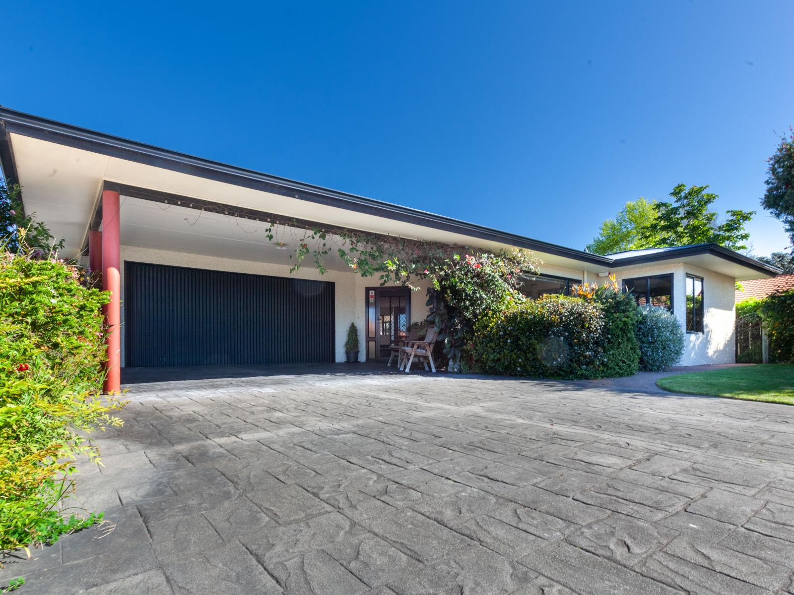 6 Bishops Close, Greenmeadows