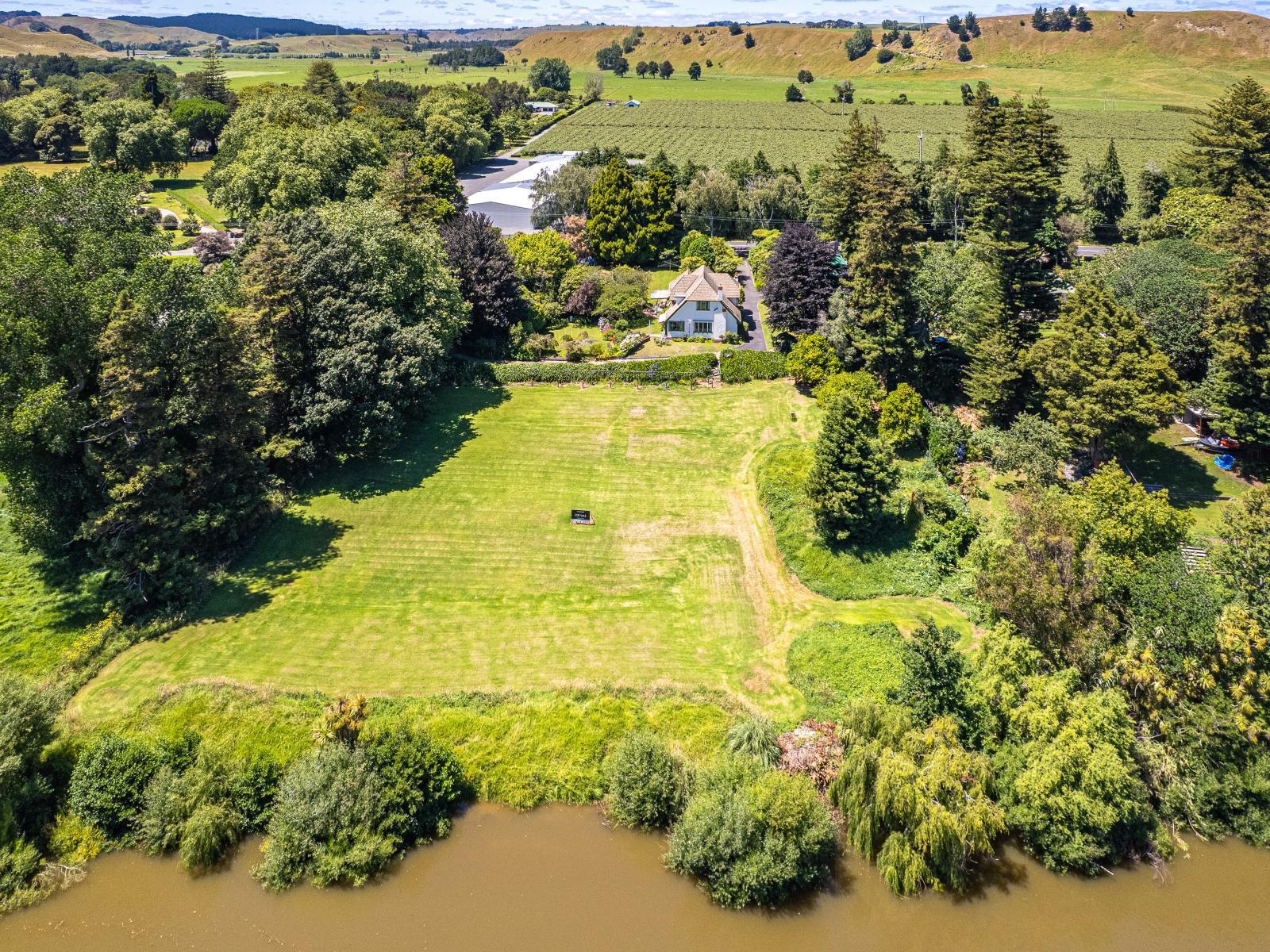 33 Riverbank Road, Okoia