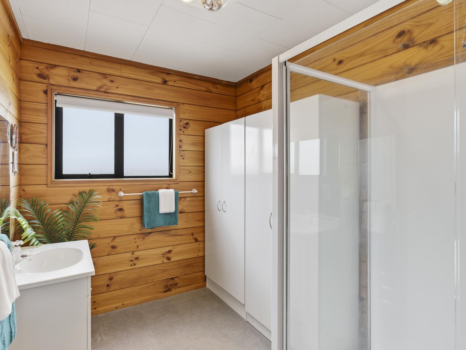 130 Renown Road, Raumati South