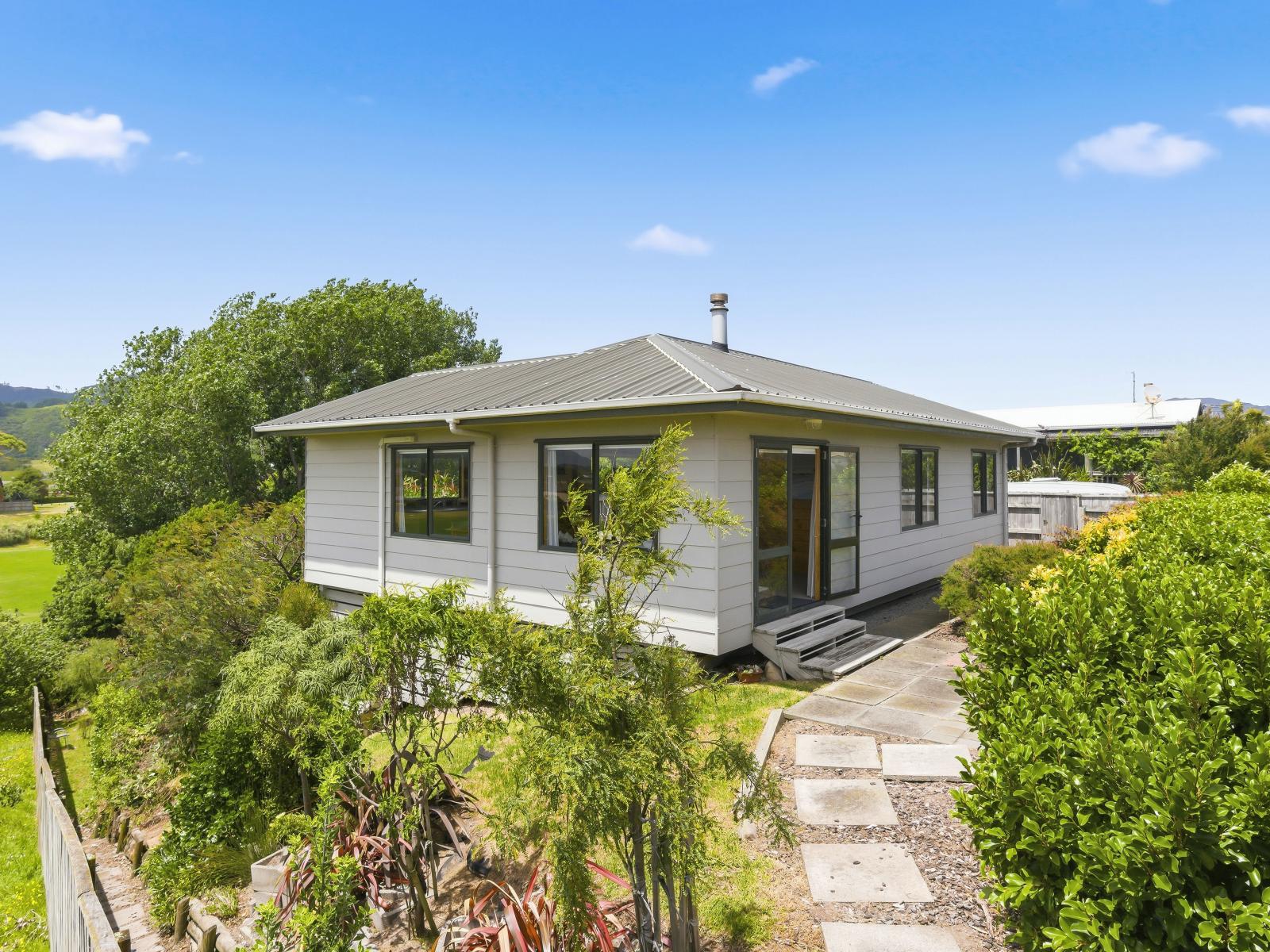 130 Renown Road, Raumati South
