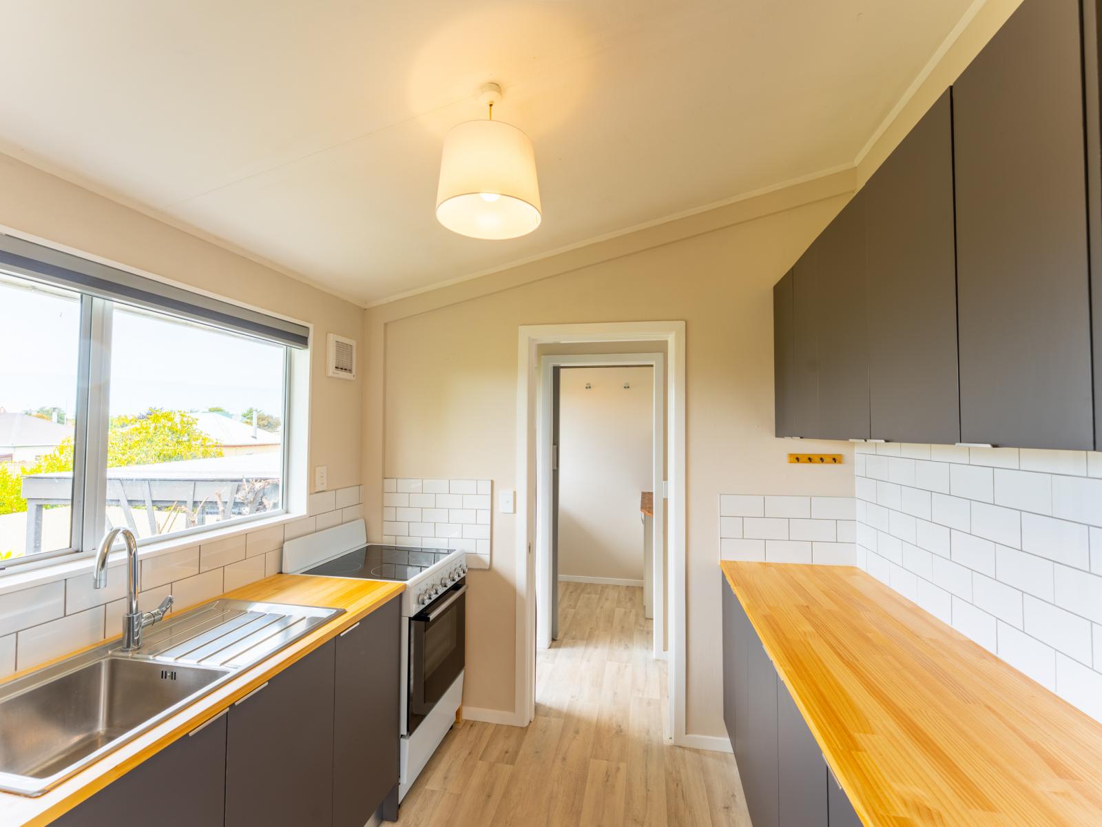 2/23 Baker Street, West End