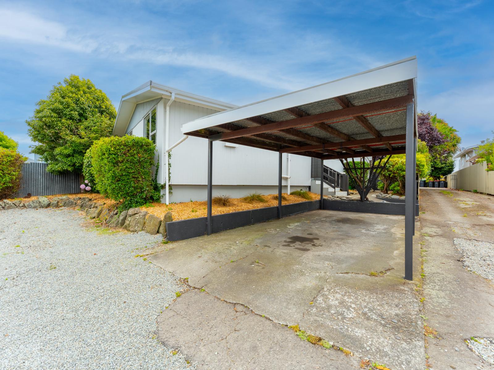 2/23 Baker Street, West End