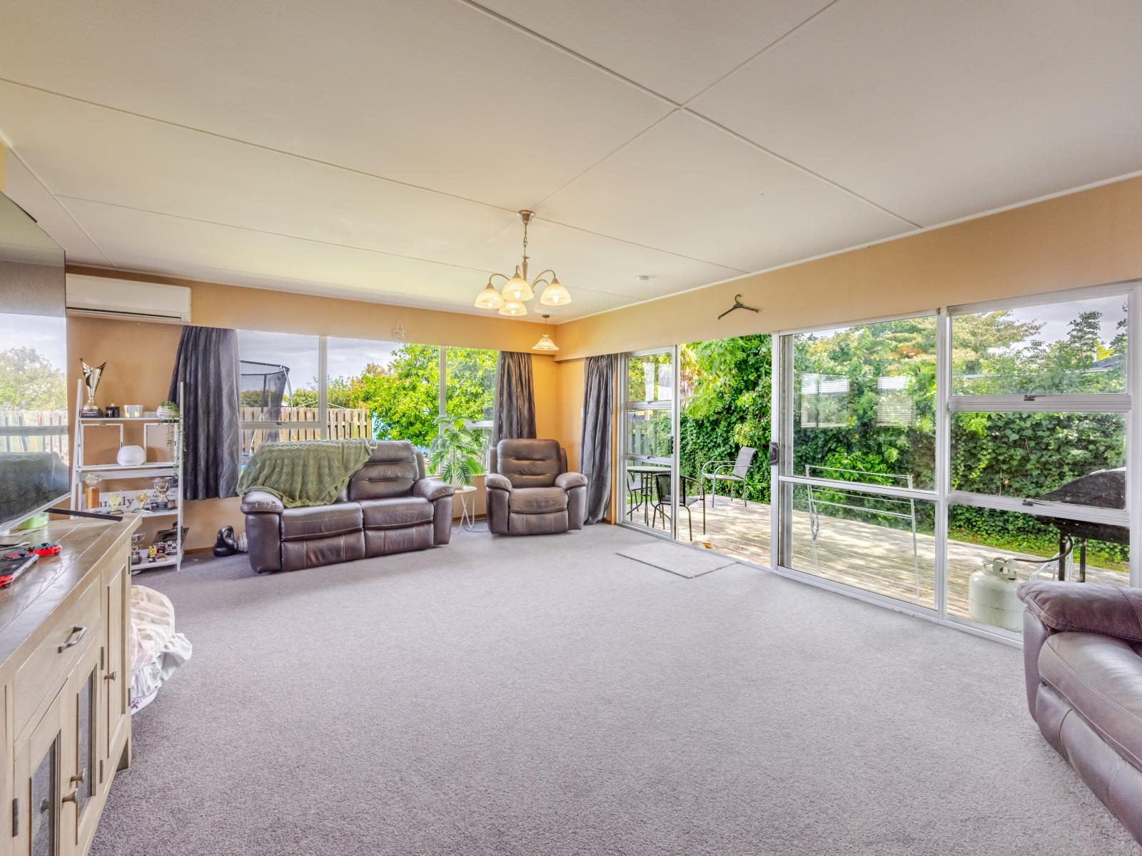 422 Kennedy Road, Pirimai