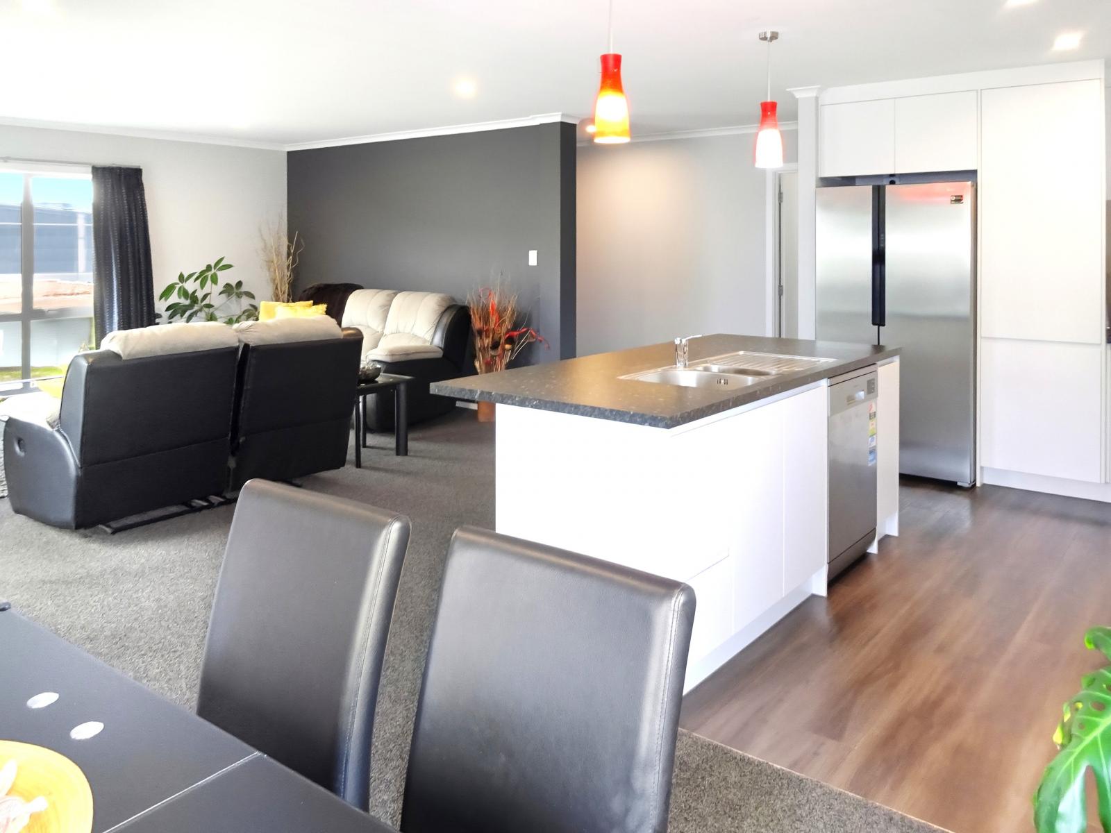 23 Sandown Avenue, Himatangi Beach