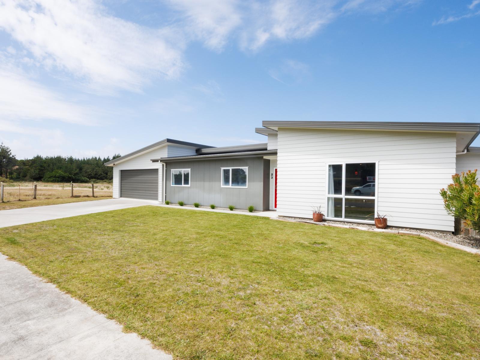 23 Sandown Avenue, Himatangi Beach
