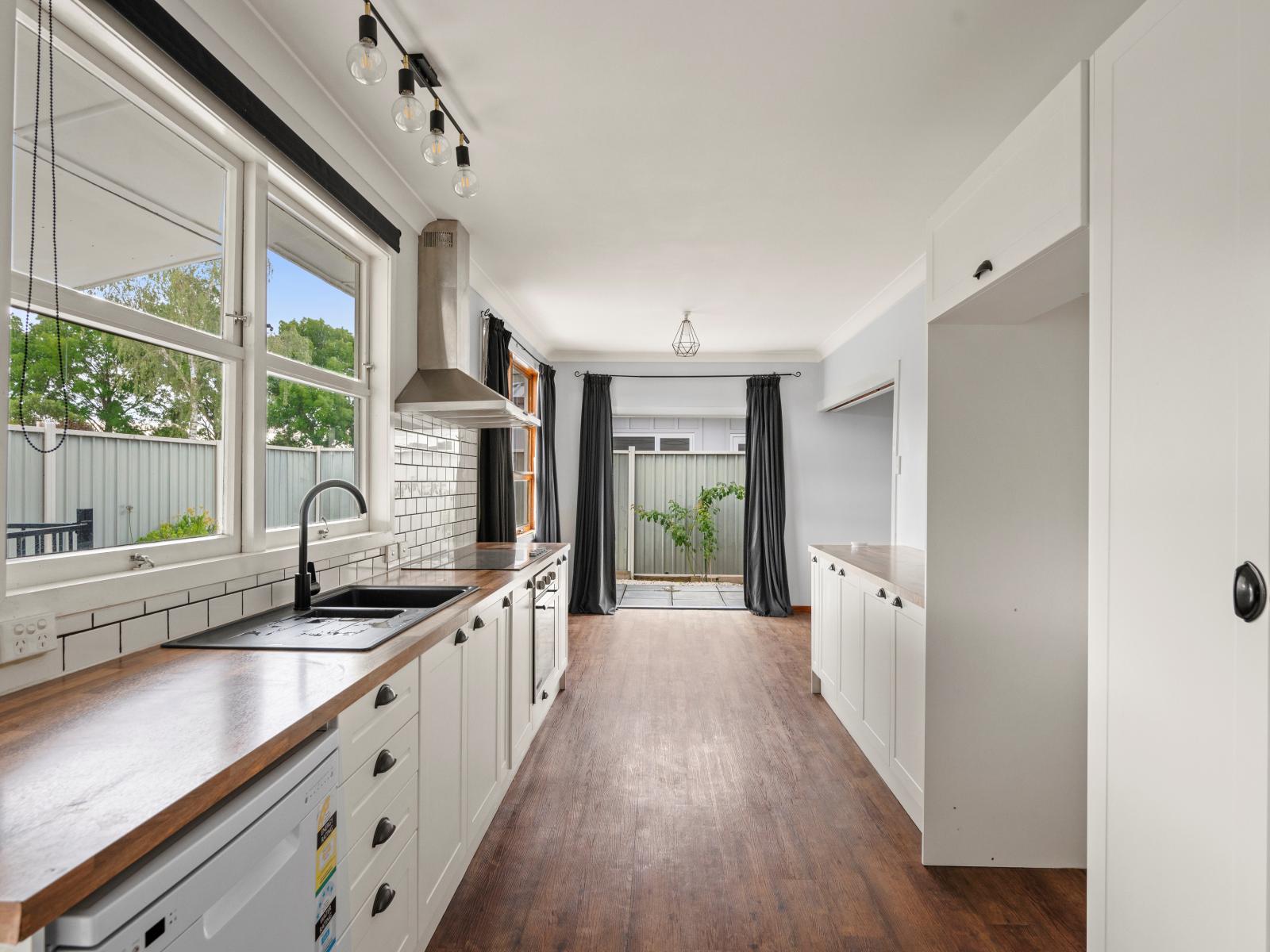 702A Murdoch Road East, Akina